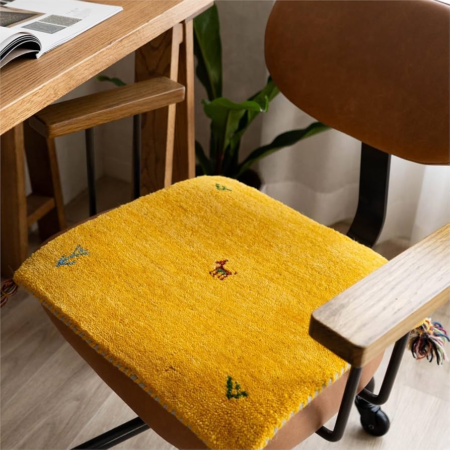 KUMAさん専用。新品に近い美品！希少な手織りギャッペのマット(座布団) ☆ペルシャ手織りギャッベ 玄関マットMサイズ［8］ | 三越