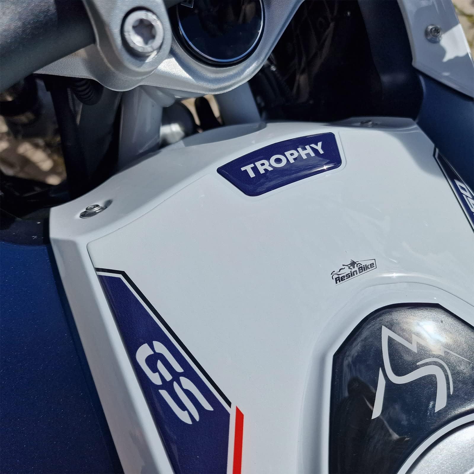 Resin Bike Adesivo Moto Compatibile con BMW R 1250 GS Trophy 2021-2024. Protezione Moto Protezione Serbatoio da Urti e Graffi. Adesivo 3D Resinato GS 1250 Trophy