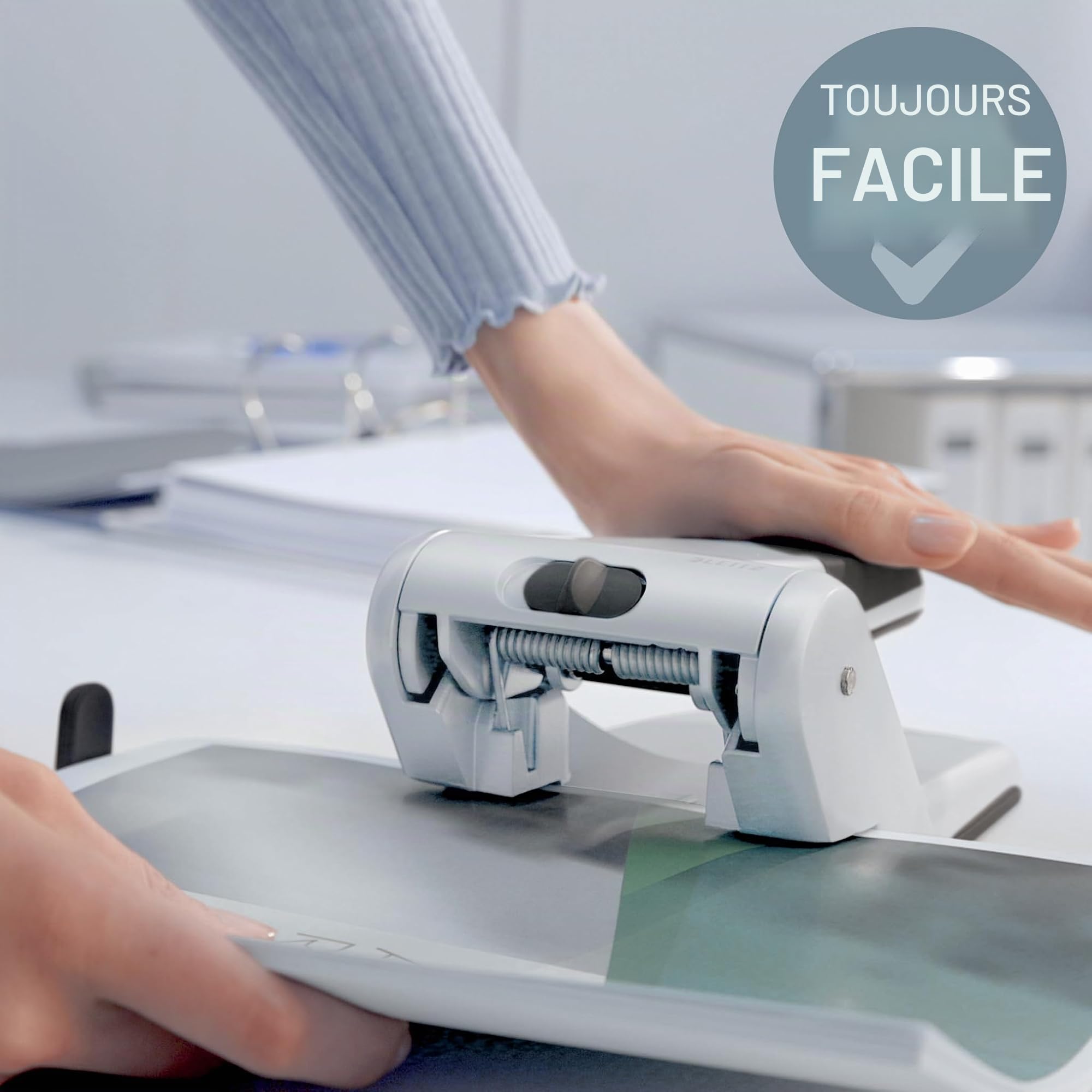 Leitz Perforatrice Gros Travaux & Sans Effort, Capacité 65 Feuilles, Noir, Métal, Réglette de Guidage avec Repères, Heavy Duty, 51800095