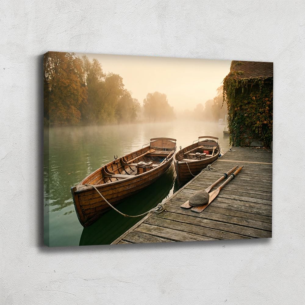 Alessio Cacciatore Quadro con foresta nebbiosa, poster decorativo da parete, barca, stampa su tela, paesaggio naturale, dipinto lago, decorazione da parete, tela decorativa, grande formato, 120 x 80