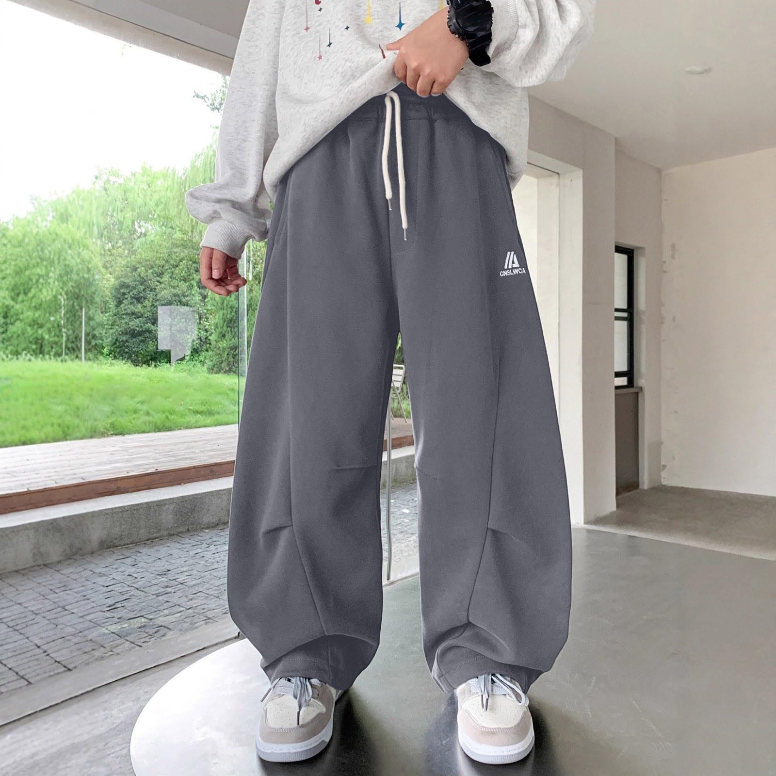 Pantalones holgados para niños Pantalones de deporte resistentes Tejido fresco y ventilado Puños elásticos en los bajos Resistentes y duraderos Diseño clásico atemporal Diseño funcional práctico