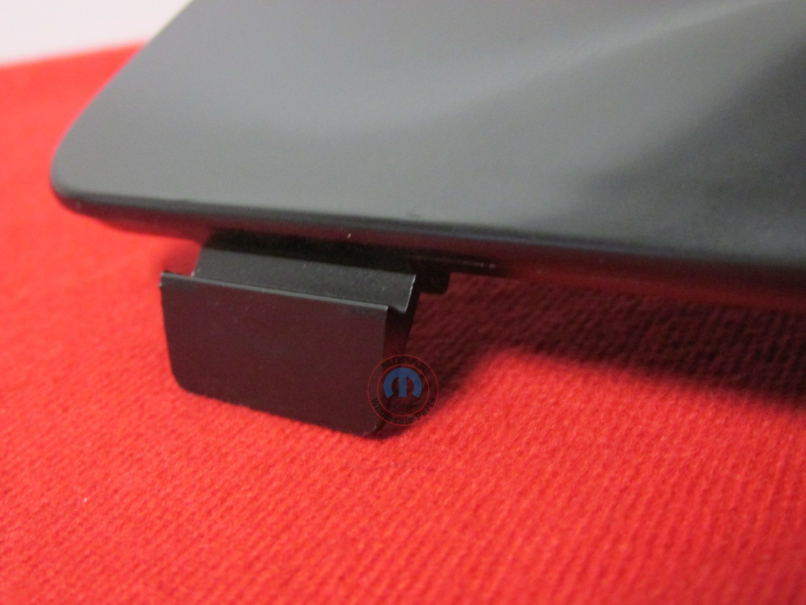 Bisel Trasero Pintable Para Enganche De Remolque En Dodge Durango – Original Mopar Con Clips
