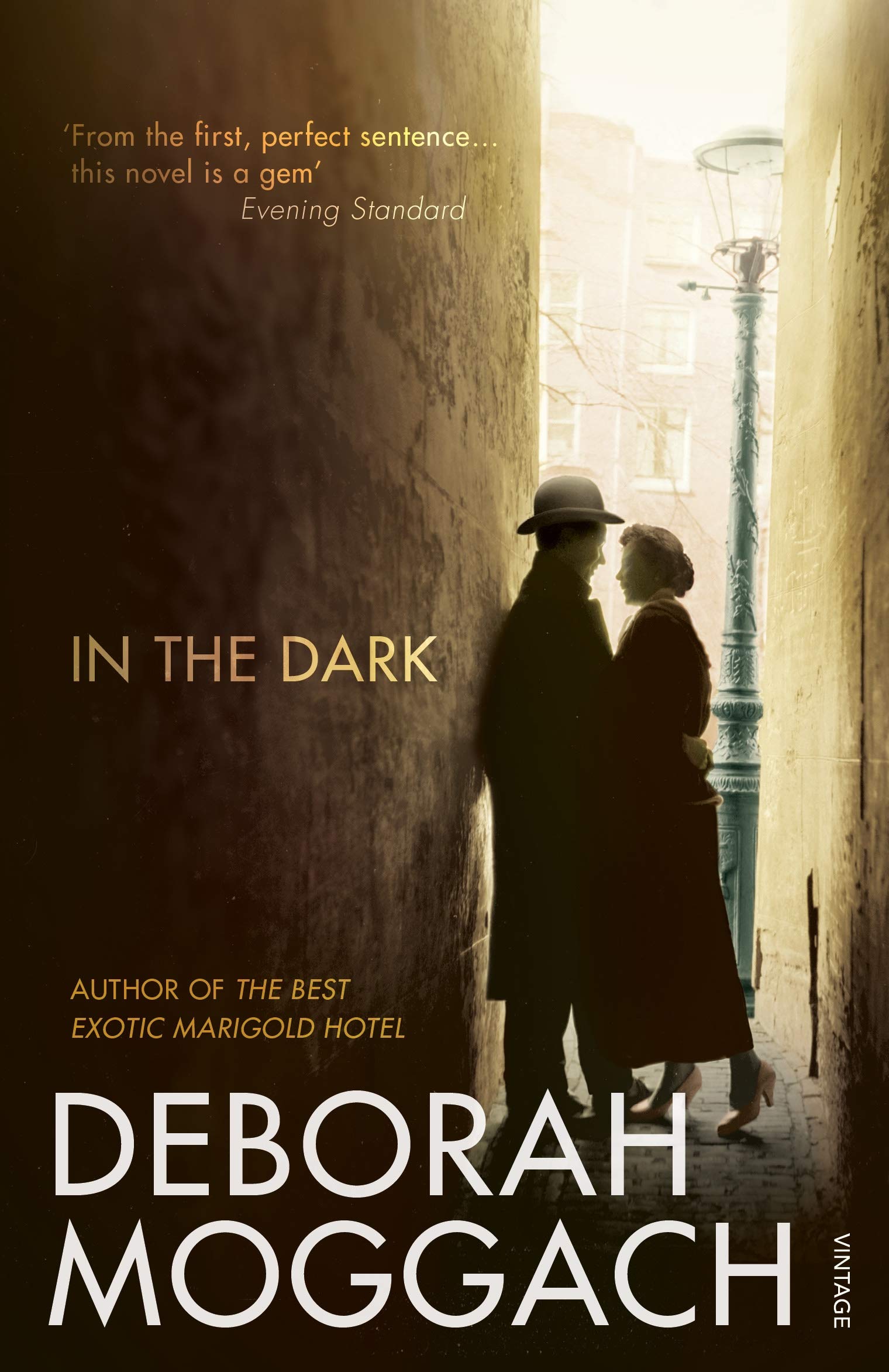 In the Dark by Deborah Moggach PAPERBACK 9780099507123