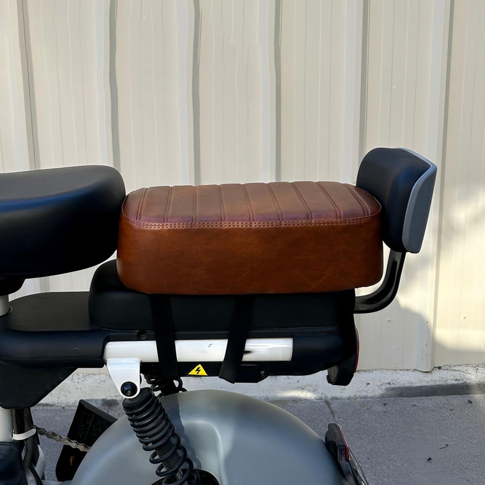 Coussin de Selle Arrière de Vélo Manned avec Rembourrage en Mousse épaisse, en Cuir PU, Conception Robuste à Trois Sangles, Remplacement de Selle Univ