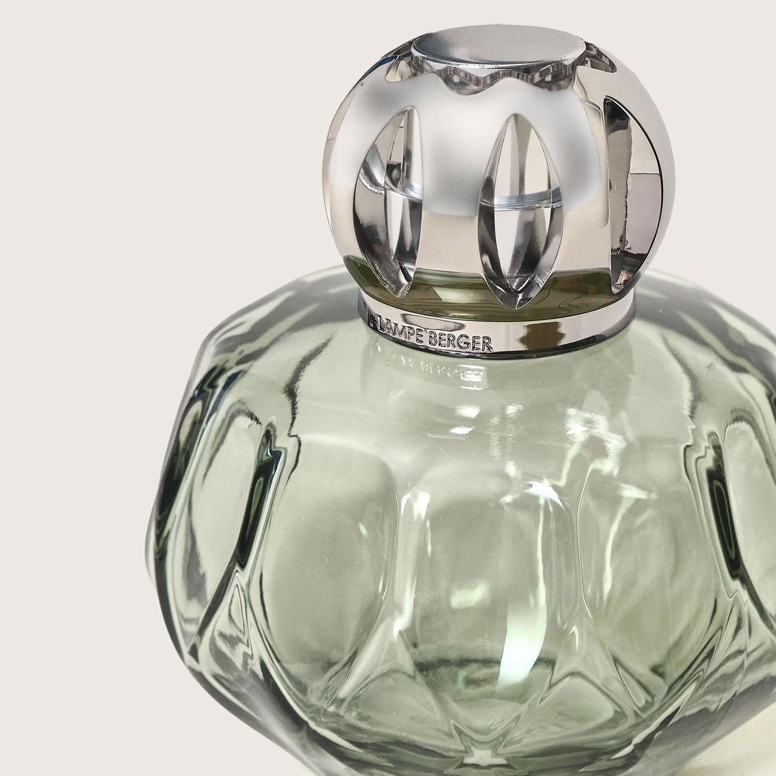 Maison BERGER – Lámpara Berger Rosalie de 330 ml, sin perfume incluida – Lámpara de Catálisis para purificar y perfumar el aire – Cristal colorido, montura plateada – Fabricado en Francia (Verde)