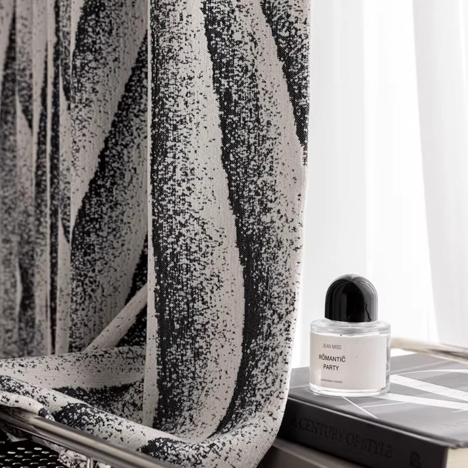 Rideaux occultants jacquard 102x160cm Beydodo en chenille noir et blanc pour salon