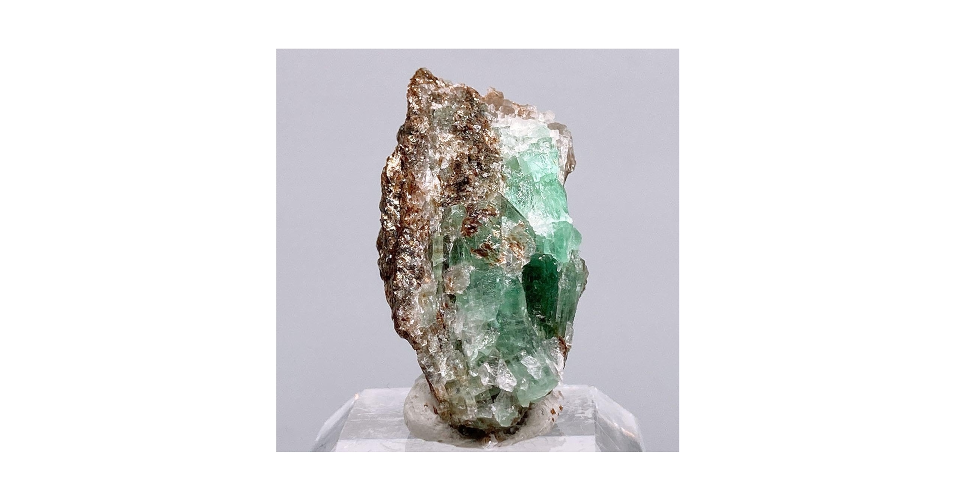 エメラルド 大きな四角☆エメラルド原石s705 天然石 Funky garuda stone