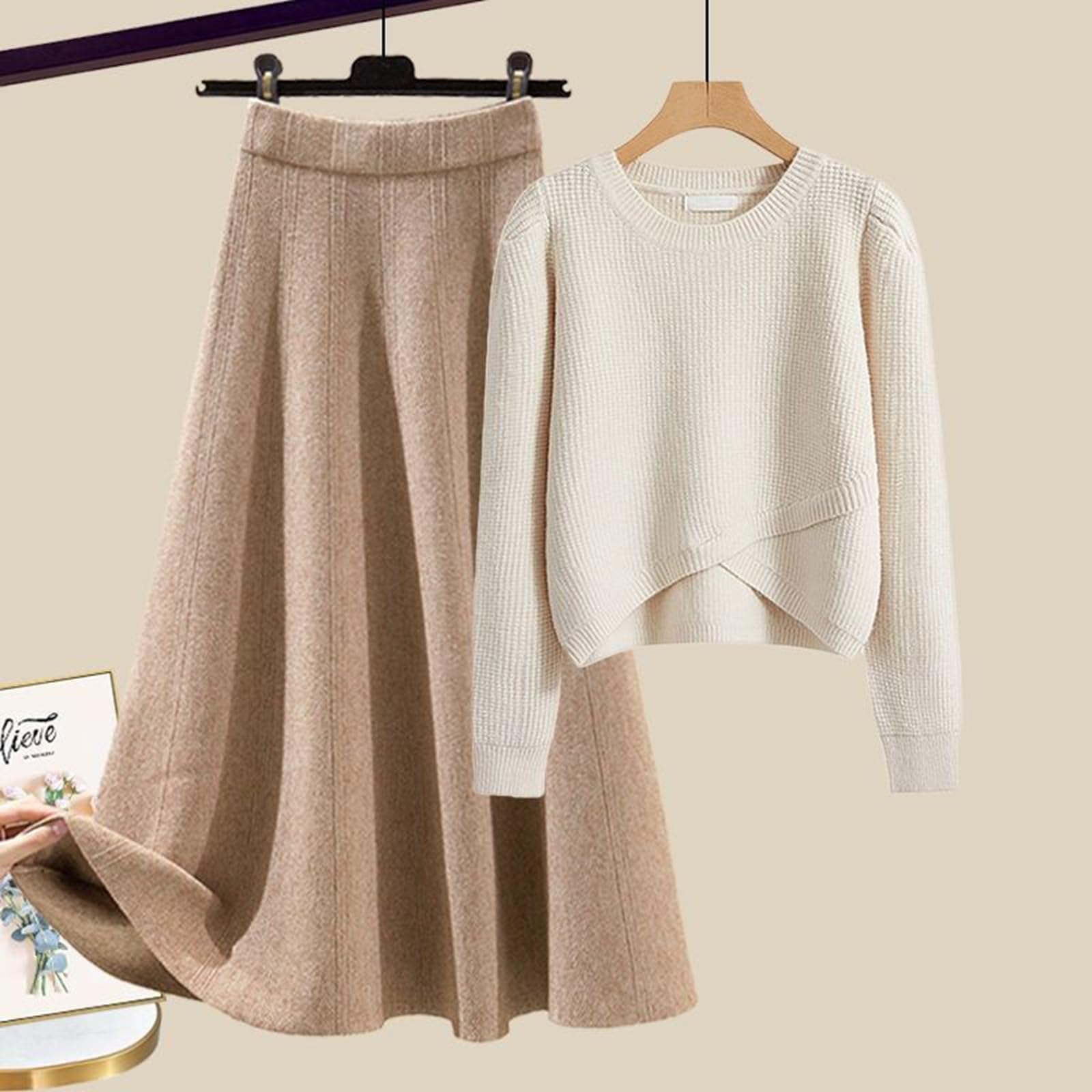 Damen Strick-Set aus Pullover und Rock in Beige - 2-teiliges Outfit mit asymmetrischem Pulli und A-Linien-Rock | Elegantes Strick-Ensemble