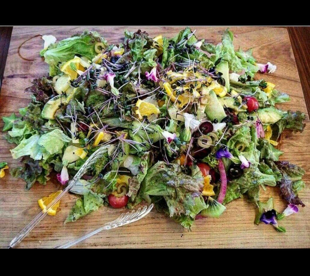 ワンランク上のキャンプに木製手彫り大皿(アウトドア 室内共用