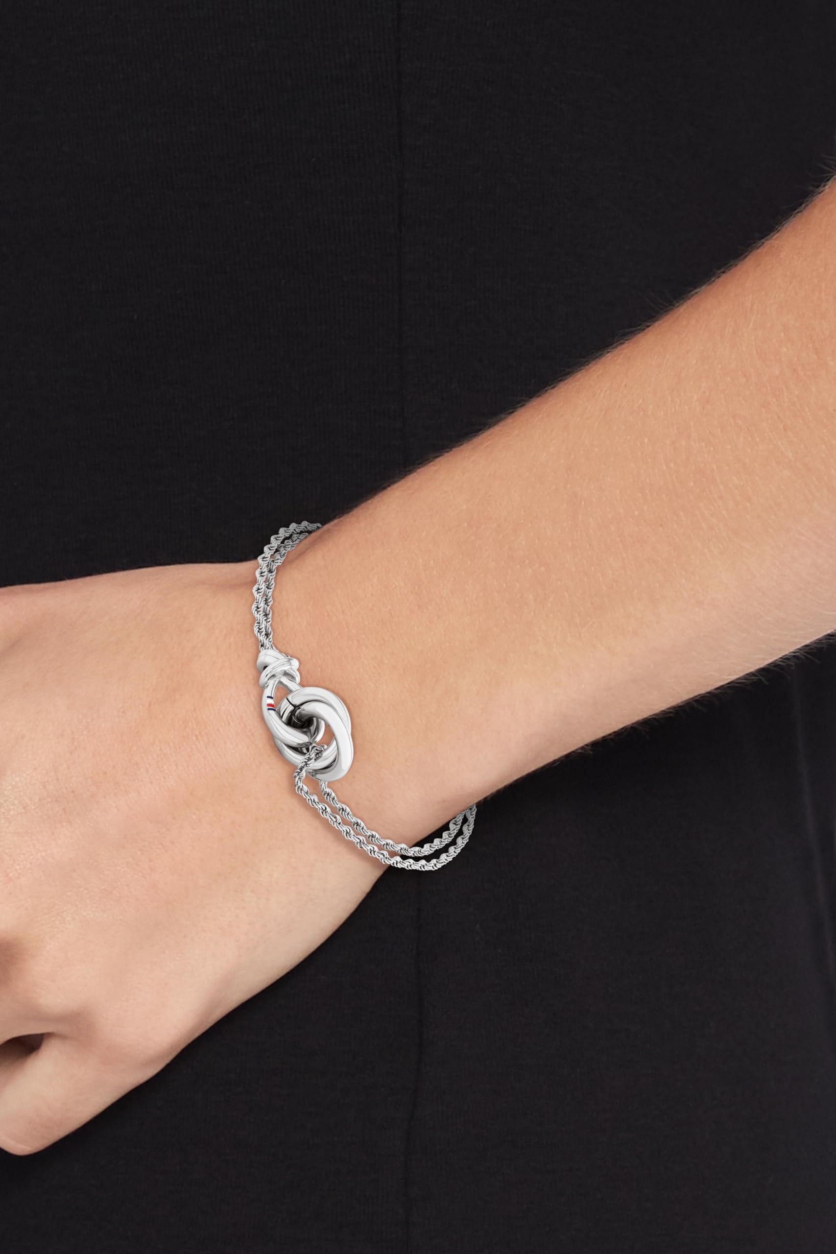 Tommy Hilfiger Jewelry Pulsera de Doble Cadena para Mujer en Acero Inoxidable con Nudo Marinero – Disponible en Plateado, Dorado o Bicolor