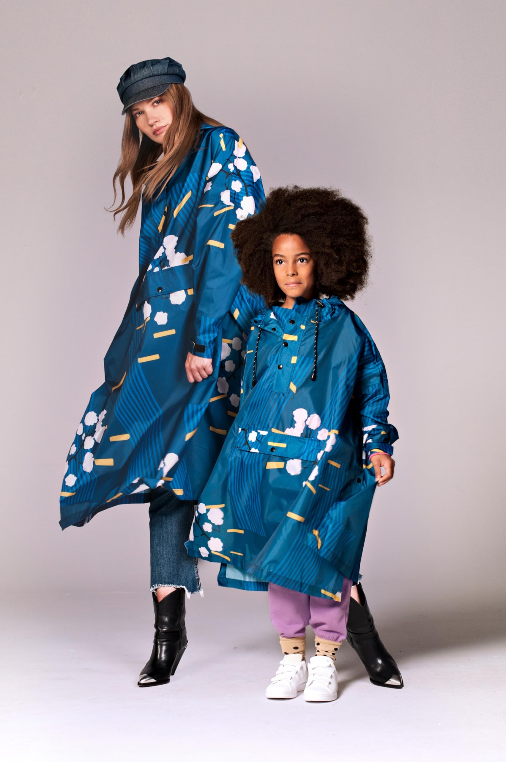 RAIN KISS Rainkiss Japanese Blossom - Poncho antipioggia per bambini, Blu, 6-10 Jahre