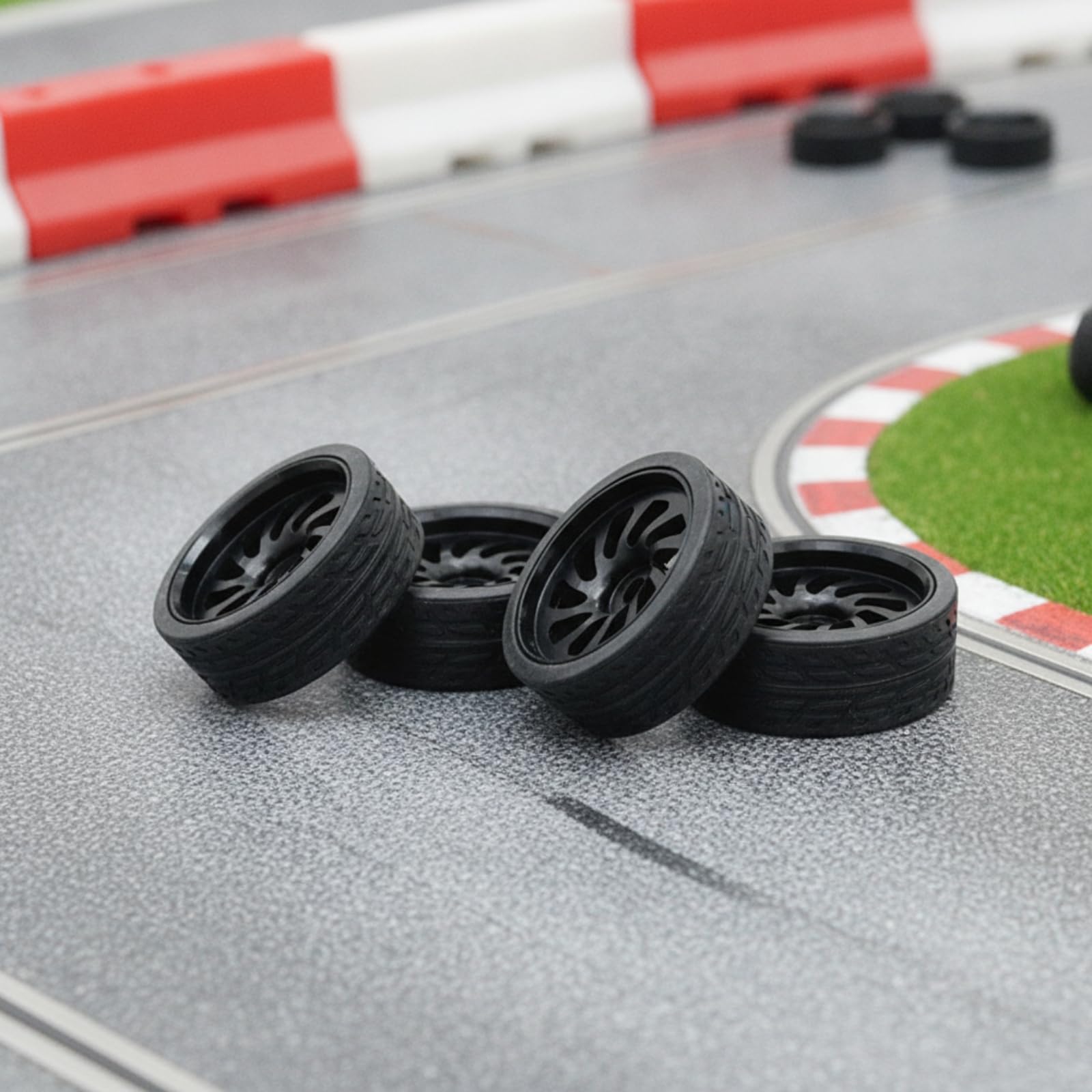 Ruota Miniatura Veicolo Radiocomandato Cerchio Pneumatico Mozzo Upgrade Gomma Nera E Cerchio Multirazze per Guida Precisa E Tenuta su Superfici Miste, 1 28, Rosso