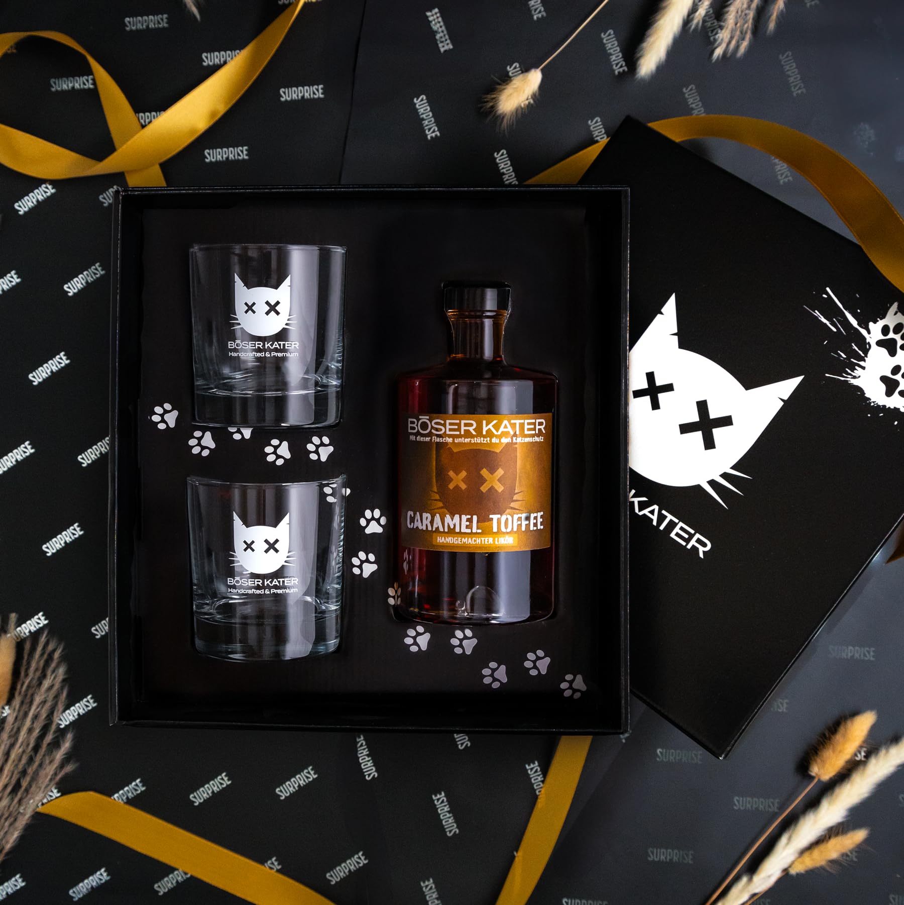 BÖSER KATER Caramel Toffee Likör Geschenkset mit 2 Gläsern | Süßlicher milder Karamelllikör | Für den puren Genuss & für spannende Cocktails | Perfekte Geschenkidee | Vegan & Handgemacht 0,5l 20% Vol.