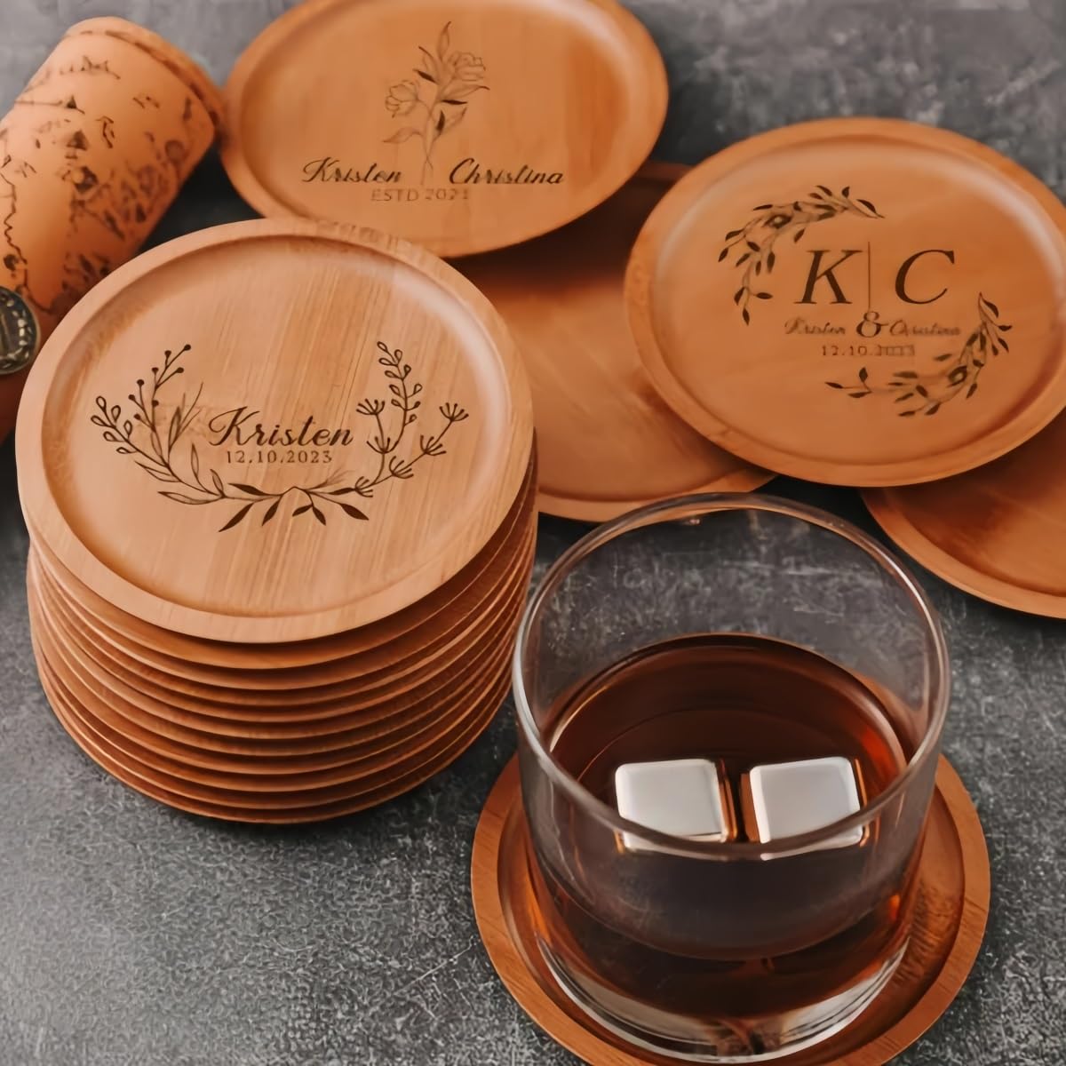 Posavasos De Madera Personalizados con Icono Grabado, Posavasos De Bambú Resistentes A Salpicaduras para Bebidas, Regalo para Aniversarios O Compromisos, Recuerdo De Despedida De Soltera(10pcs)