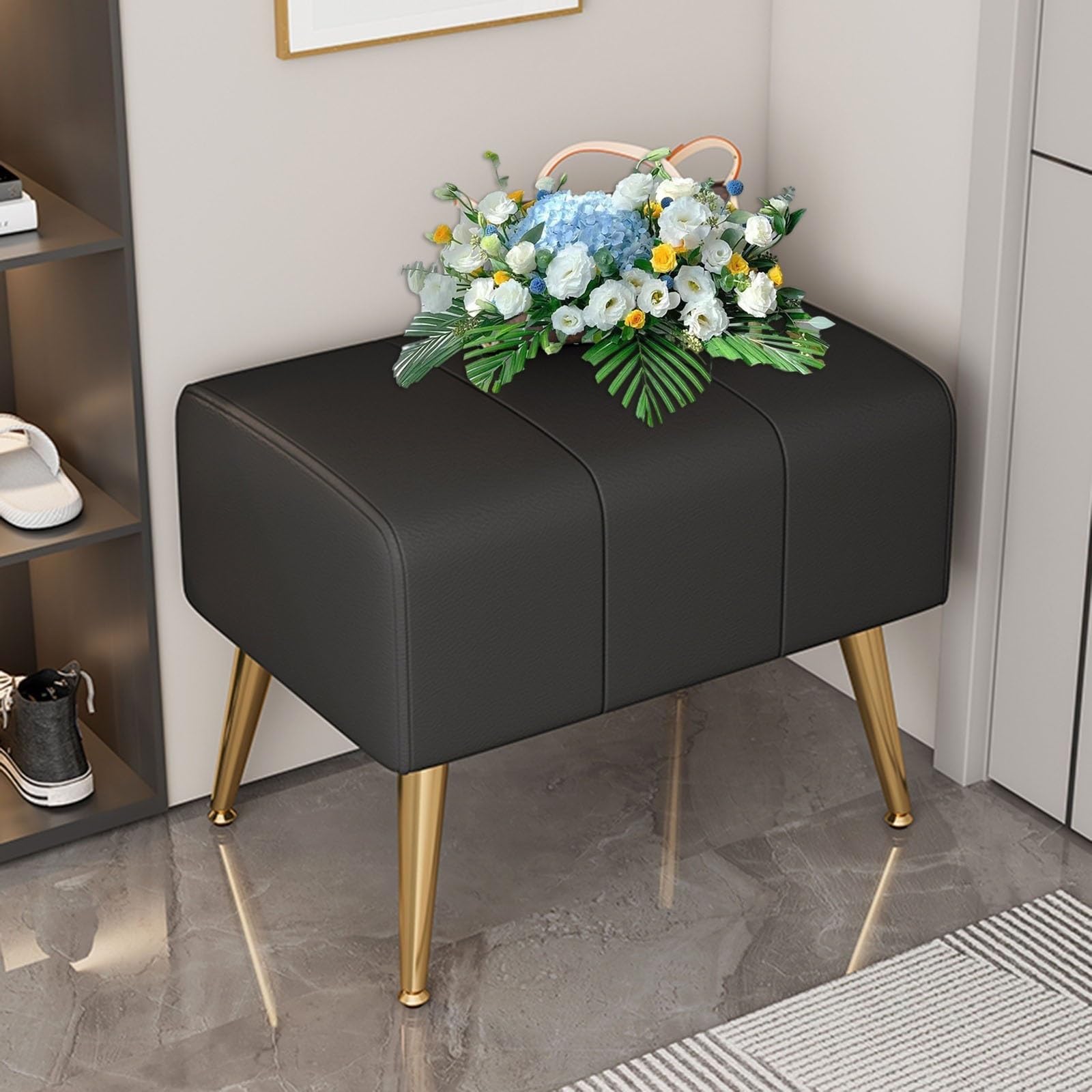 Banc d'entrée en similicuir parfait pour embellir votre couloir ou votre vestiaire