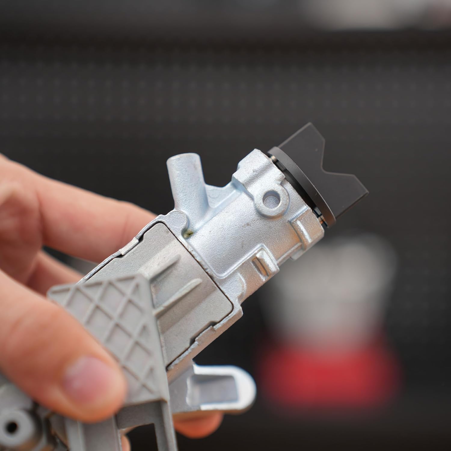 Rldym Steering Column Switch Housing 68054822AB for Dodge Caliber Nitro Avenger,for Chrysler PT Cruiser 200,for Jeep Liberty Patriot Wrangler Compass, Ignition Lock Cylinder Shroud Replace 05057297AJ