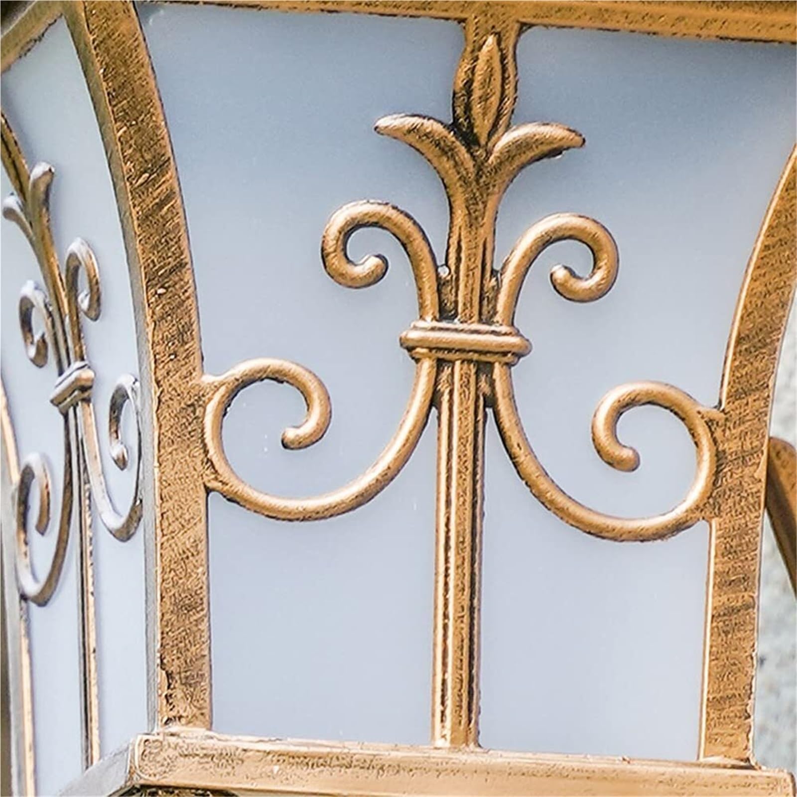Zewnętrzna latarnia słoneczna, wodoodporna odlewana aluminiowa lampa ścienna z satynowym akrylowym kloszem, czujnikiem zmierzchu na patio, werandę i ogród