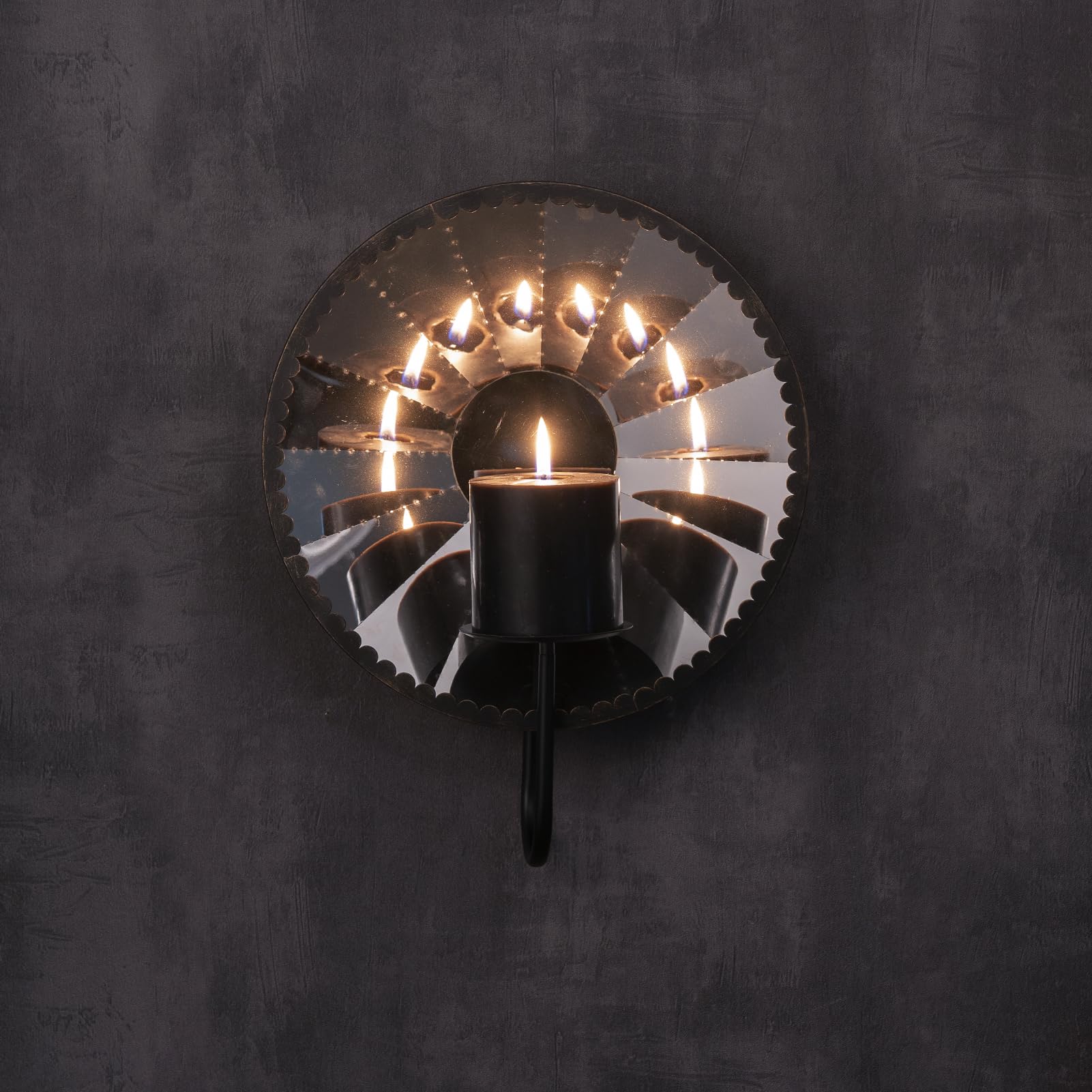 Wandkerzenhalter aus Metall, 2er Set, Gotischer Stil, 30cm H x 27.5cm W x 12.5 D, Schwarz, Reflektierende Wanddekoration