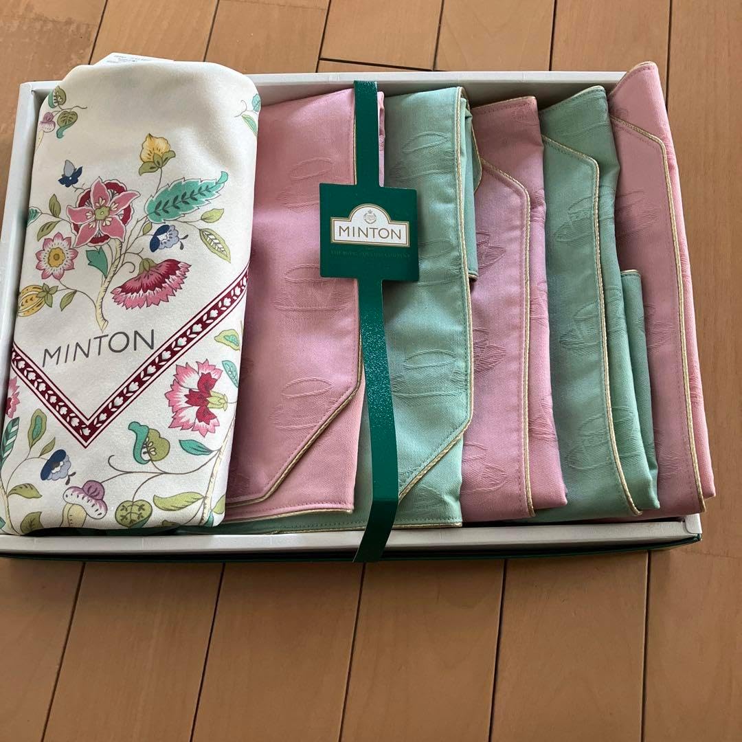ミントン❣️テーブルクロス、ランチマットセット ミントン❣️テーブルクロス、ランチマットセット MINTON