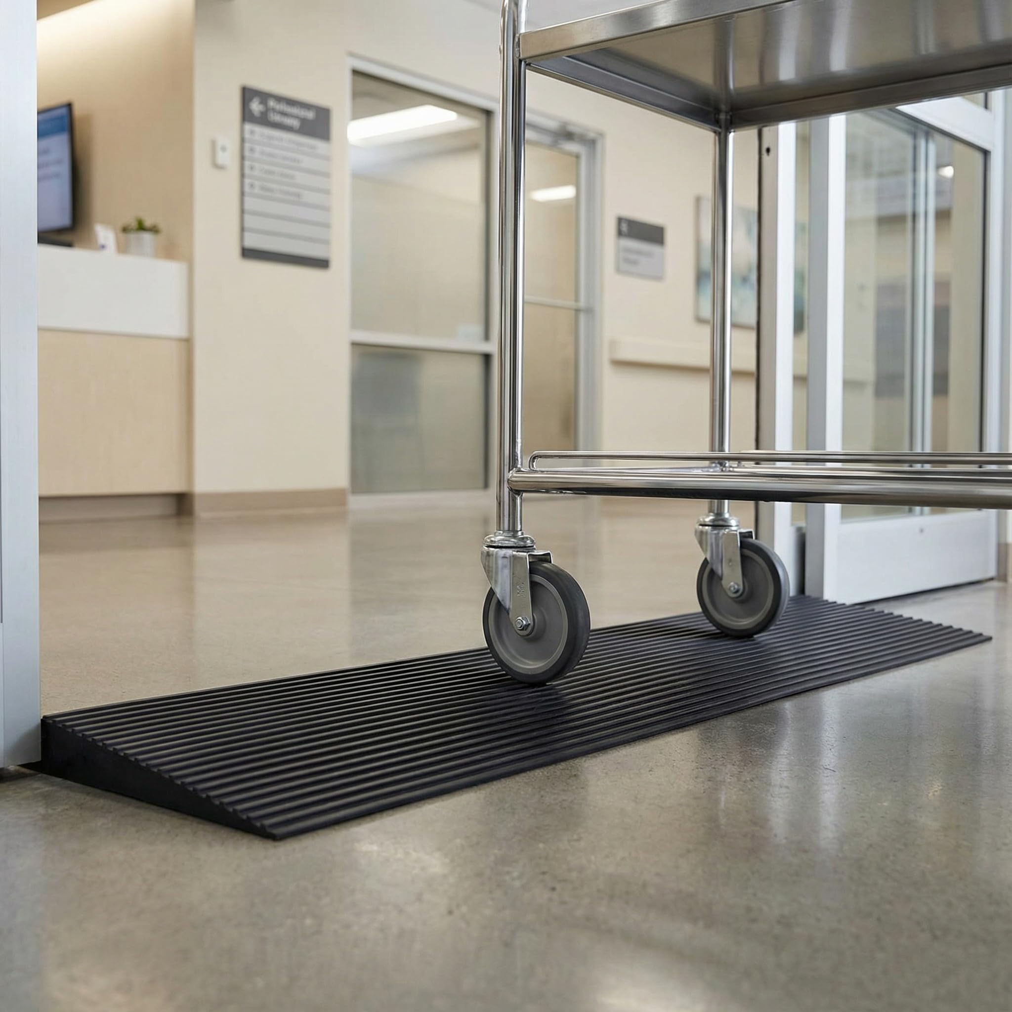 Rampa per soglia da 4,6 cm, larga 89,9 cm, in gomma antiscivolo, per porte e vialetti, pianerottoli rialzati per sedie a rotelle, scooter, deambulatori e sedie elettriche