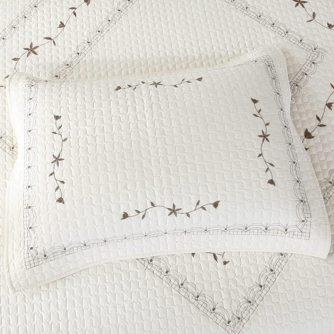 vctops 100% Cotton Embroidered Bedspread Coverlet Set 3-Piece Oversized Queen Floral Pattern 1 Quilt and 2 Pillow Shams (Cream1,106"x92")