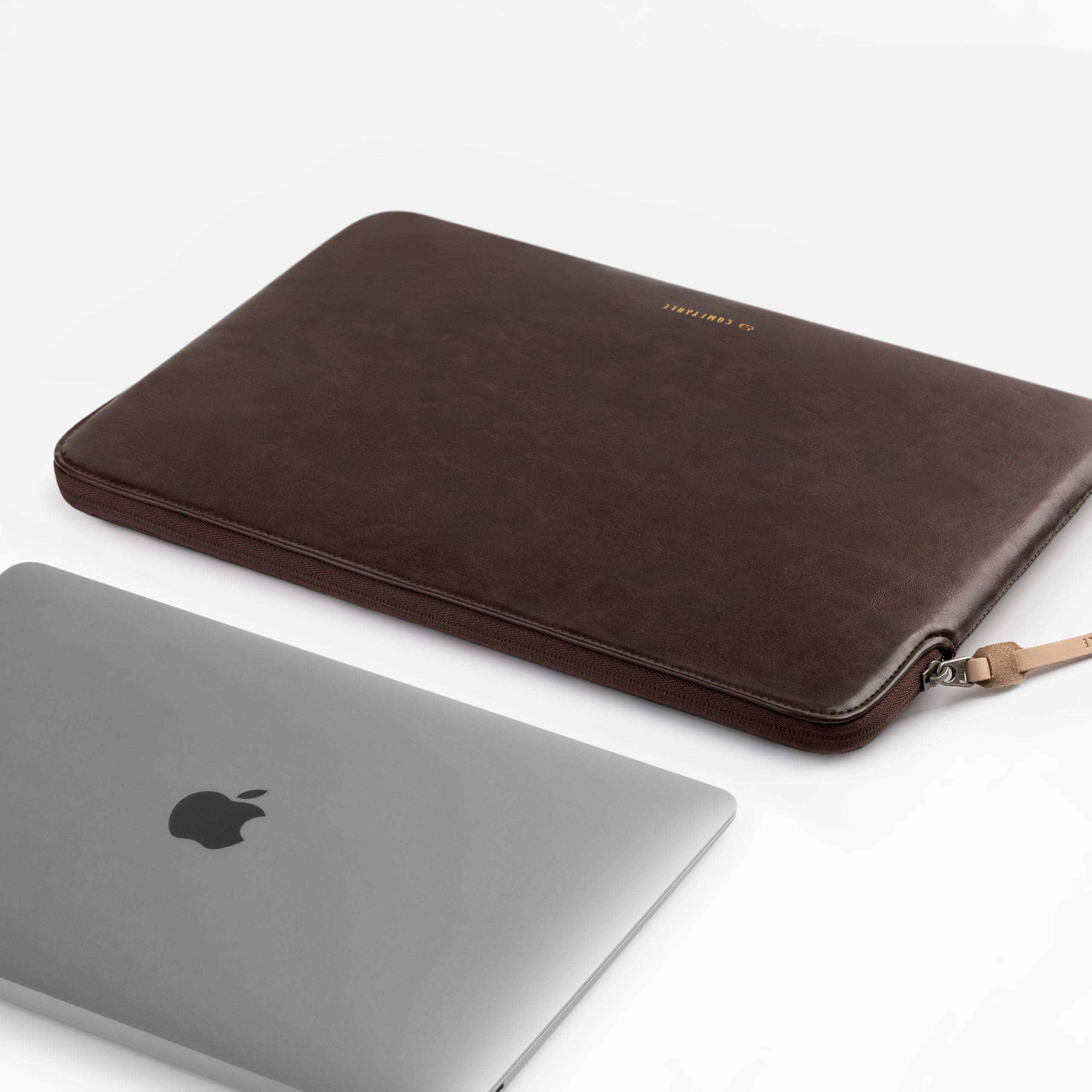 Comfyable Funda portátil Compatible con MacBook Pro 16 M5 Pro/MAX A3428 A3429 M4 M3 M2 M1 2026-2019 y MacBook Air 15 Ajuste Holgado, Sleeve PU Repelente al Agua, Marrón Briarwood