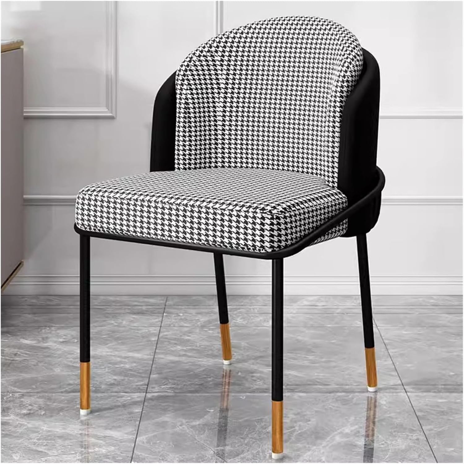Chaises de salle à manger design moderne finitions soignées et métal