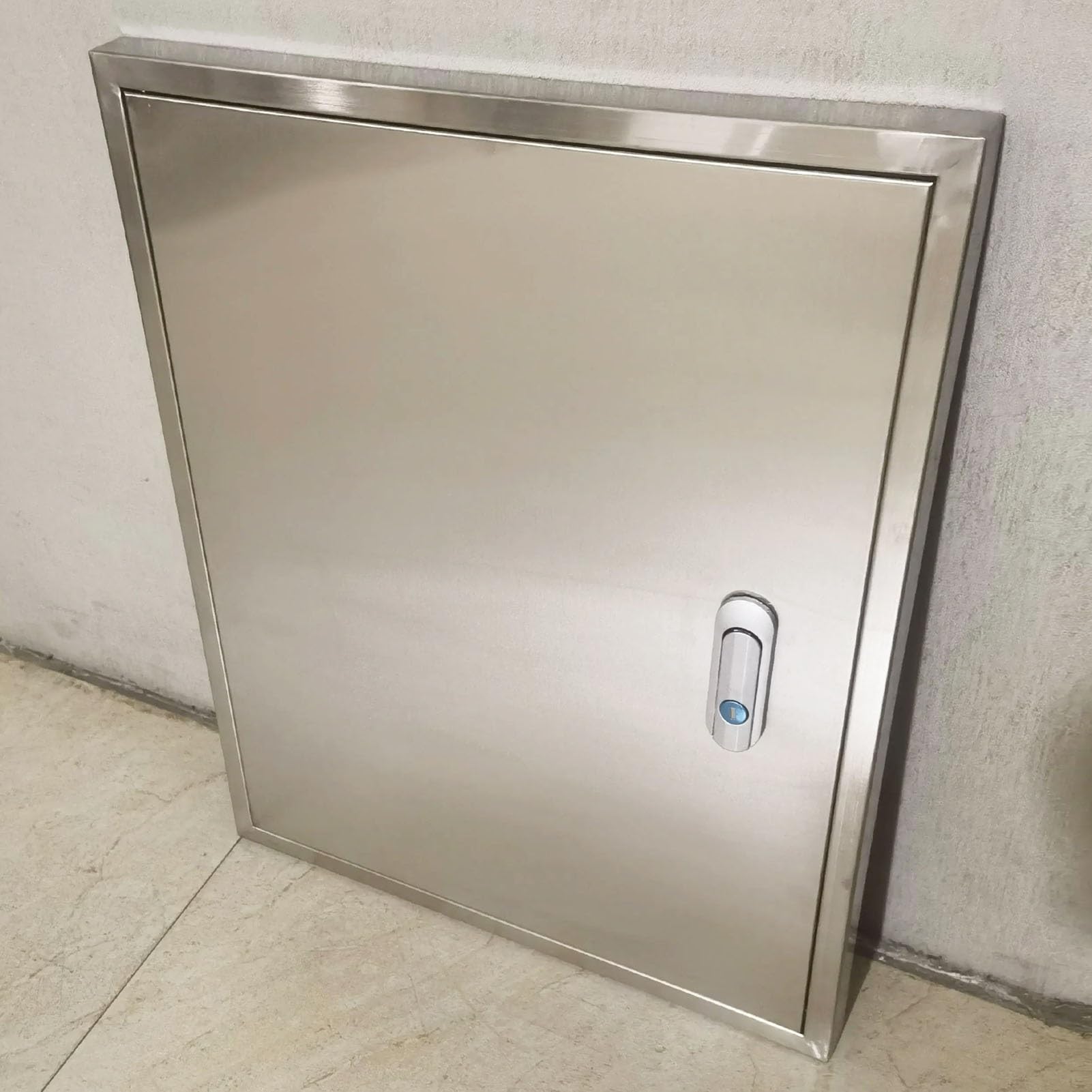 Abschließbare Revisionsklappe, Abdeckplatte für Wandöffnungen, Revisionstür aus gebürstetem Edelstahl mit Schloss, sichere Elektro- und Sanitärinstallation, abschließbare Luke für Wand und D