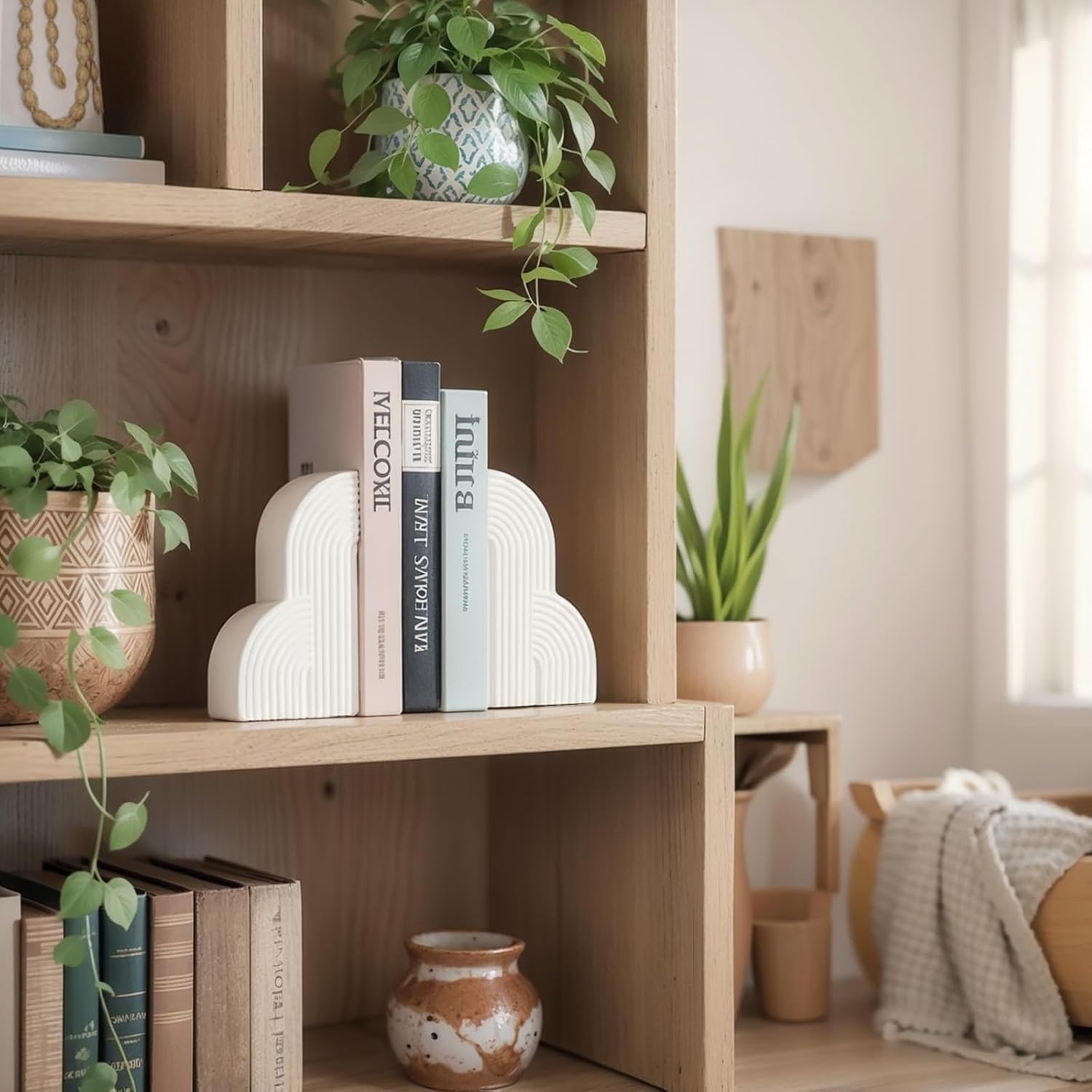 6.6‘’ Decorative Resin Book Ends for Shelves - Modern Bookends for Heavy Books - Minimalist Book Stopper for Aesthetic Home Office Bookshelf Decor - Stylish Gifts for Book Lovers (White)