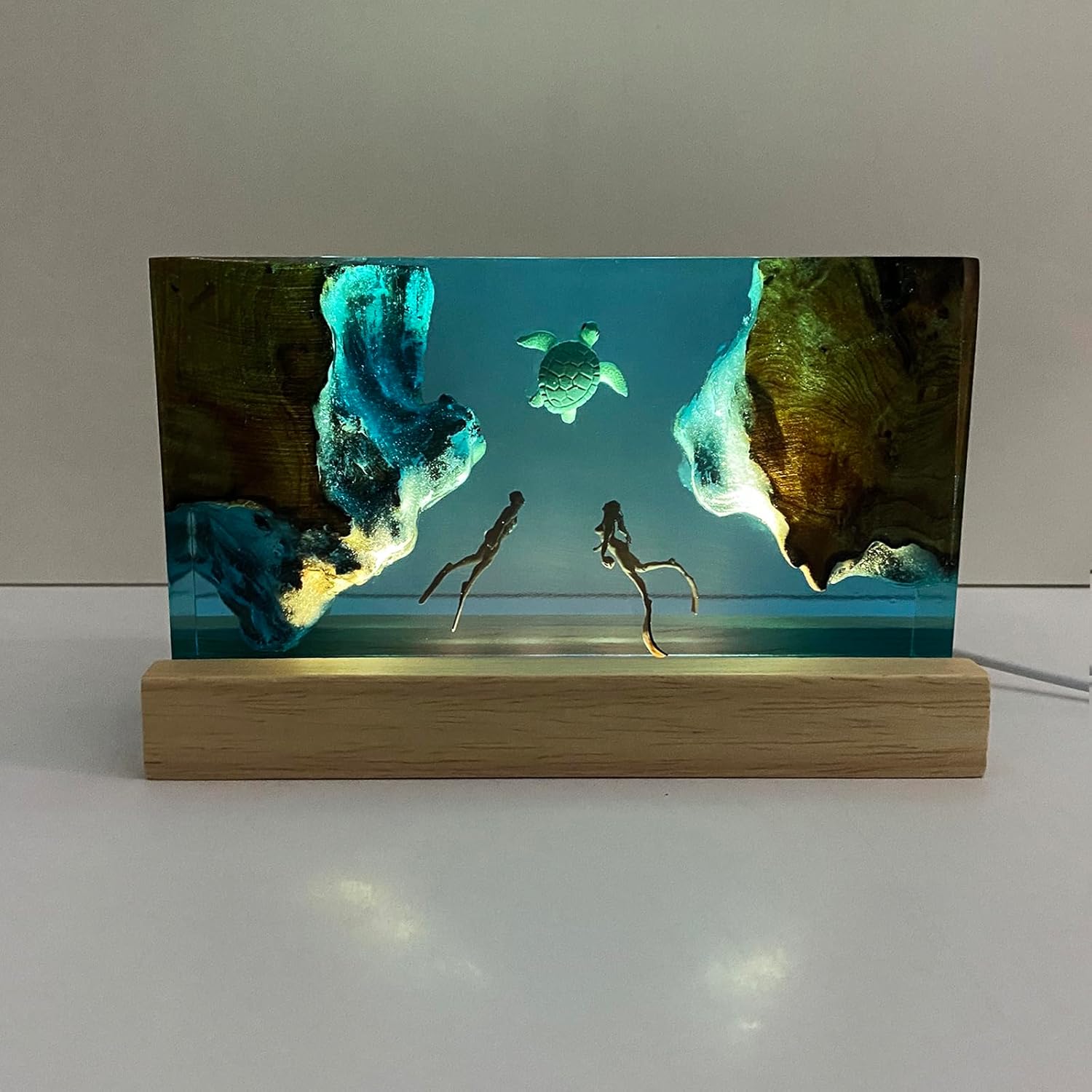 Handmade Ocean Resin Lamp - USB Powered， Atmosphere Small Night Light, and Divers. Art Home Decoration, Resin Lamps, are exquisitely Crafted Birthday Gifts