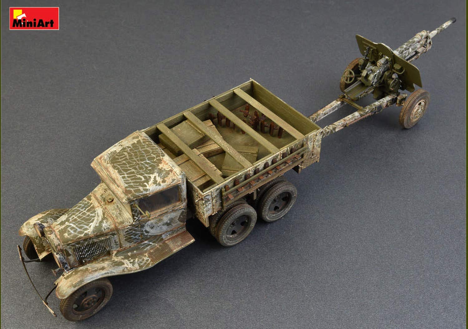 MiniArt MA35272 Modellino Veicolo da Guerra In Plastica da Montare, Soviet 2 T 6X4 Truck With 76Mm Usv-Br Gun, Scala 1:35