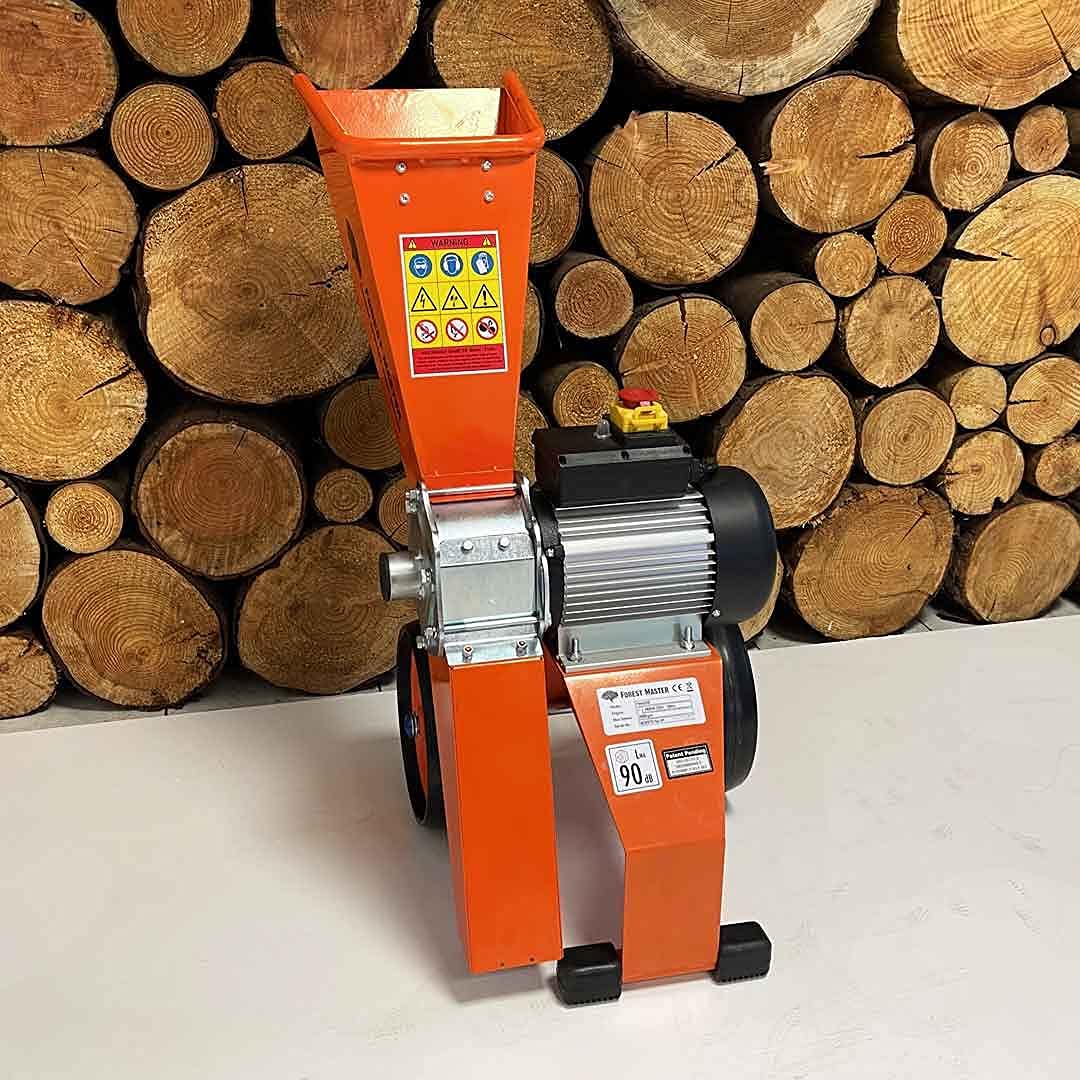 Forest Master FM4DDE-MUL Broyeur de Jardin Électrique 4CV – Déchiqueteuse à Bois et Végétaux – Coupe Branches Jusqu’à 50 mm – Léger, Compact – Goulotte Réglable – Conception Britannique
