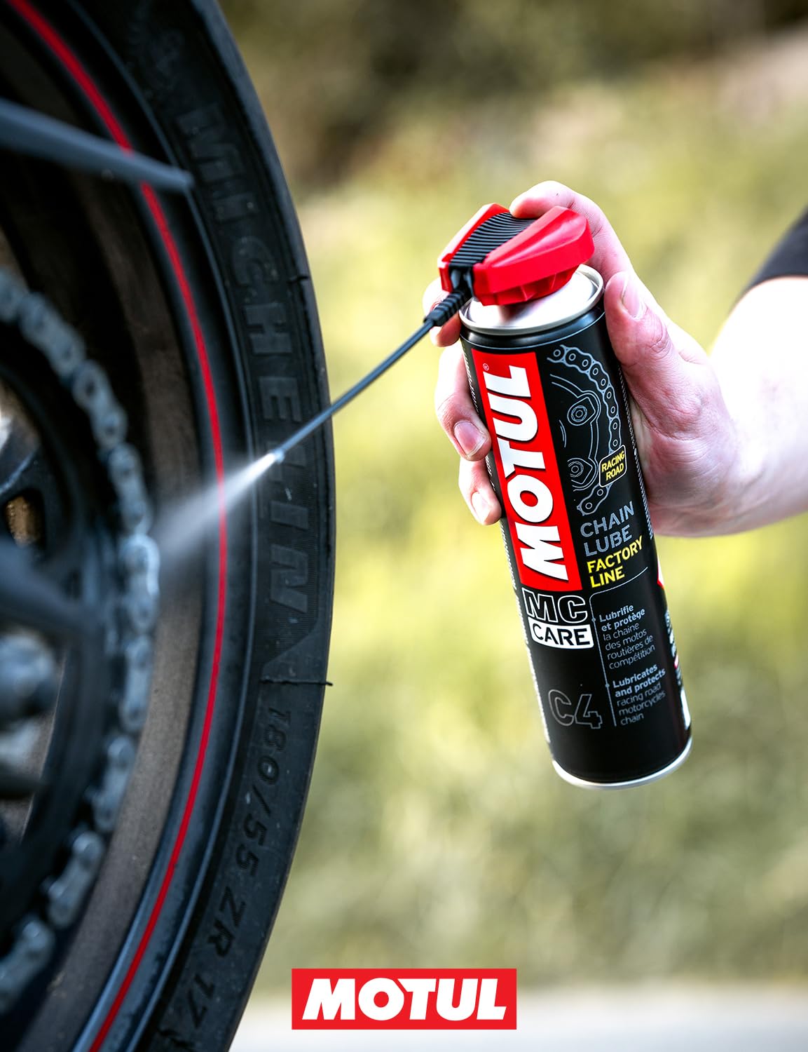 Motul - Kit d'entretien Chaîne Moto Routière de Compétition - Nettoyant MC Care Chain Clean C1 400ml + Lubrifiant MC Care Chain Lube Factory Line C4 400ml + Brosse Non Abrasive