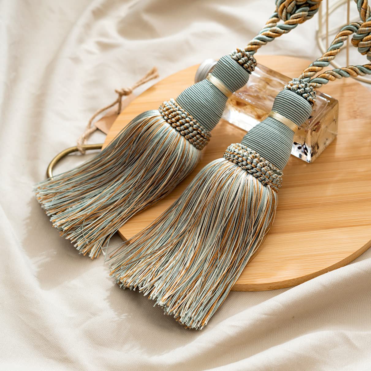 高級なダブルタッセル飾り付き クッションカーテン つまみ細工 帯飾り和小物 高級なダブルタッセル飾り付き クッションカーテン つまみ細工