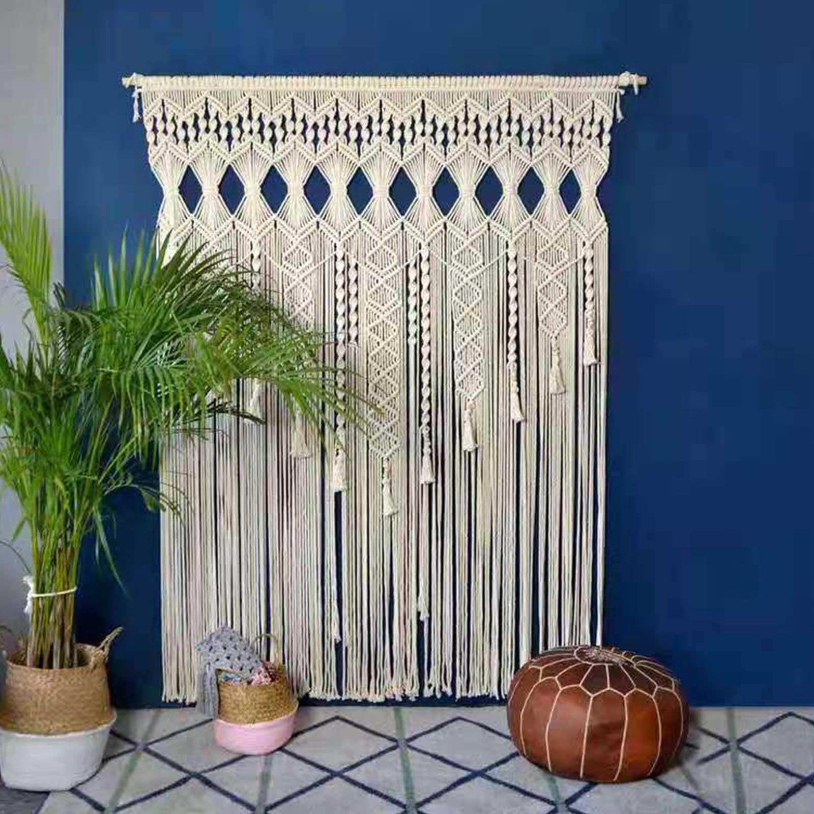 Wiszący na ścianie makrama, duży, bawełniany gobelin w stylu boho