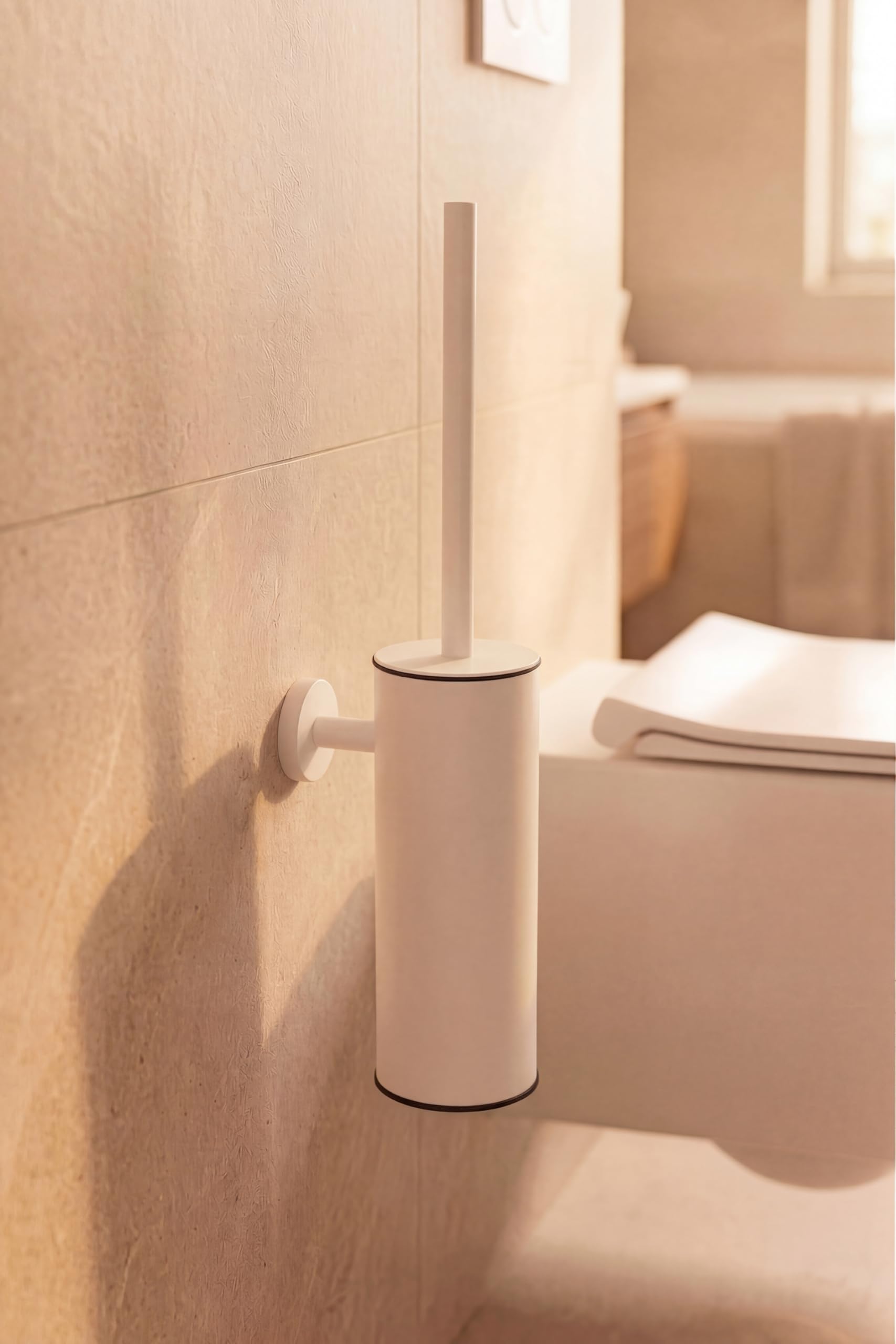 Brosse de toilette EDEN blanche avec support mural BASS compact cylindrique