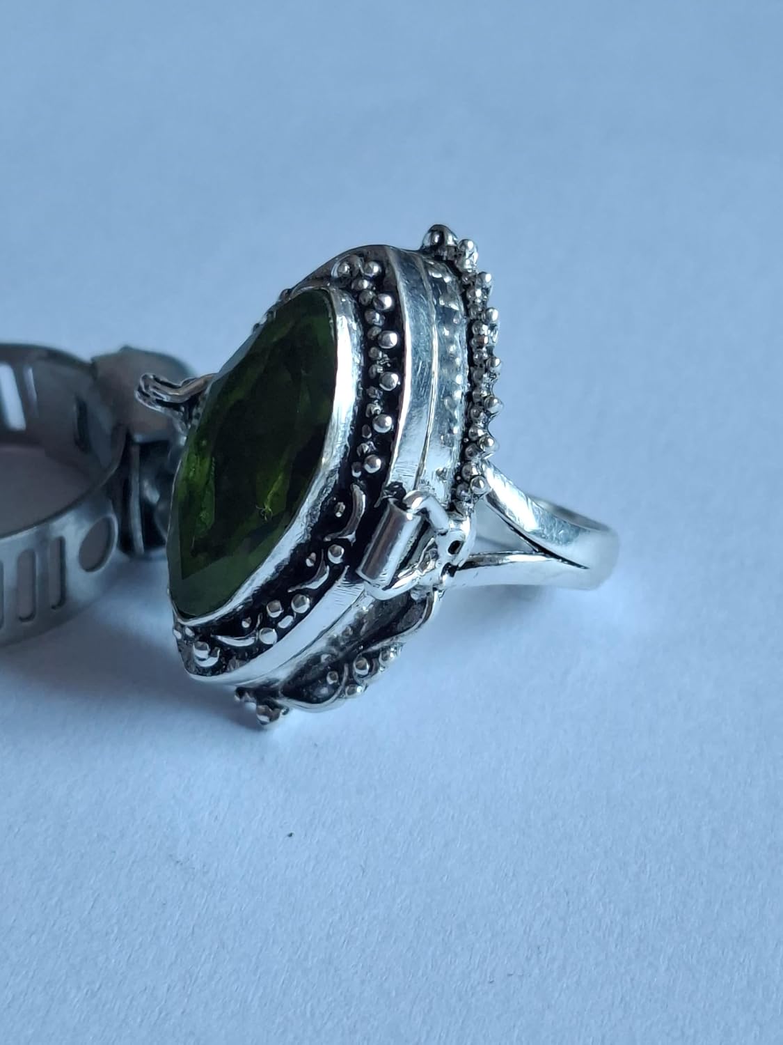 Vaintage Red Garnet Ring|Green Peridot Poison Box ring, Pill Storage ring, Handmade Silver Field, Mother's Day Gifts | Statement Gifts