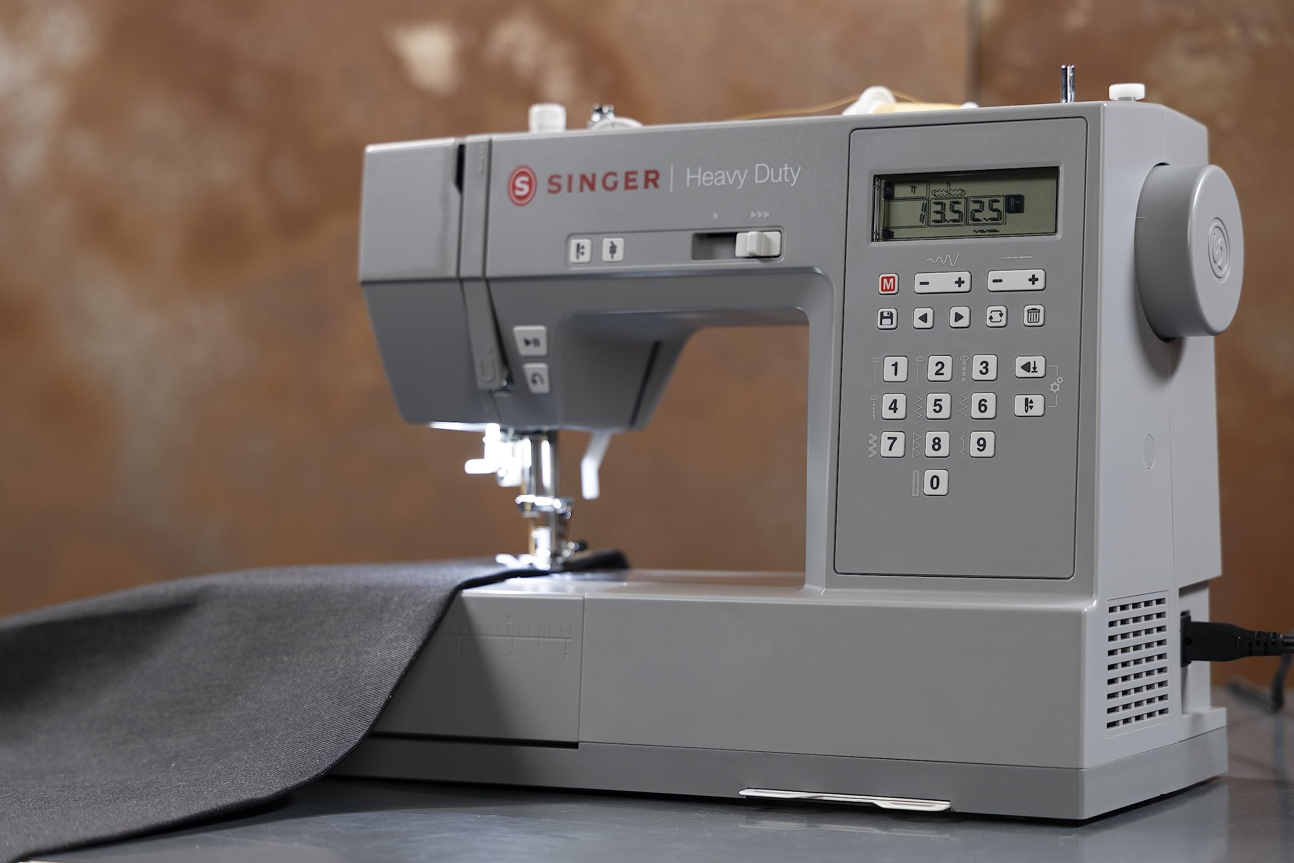 SINGER Heavy Duty 6705C