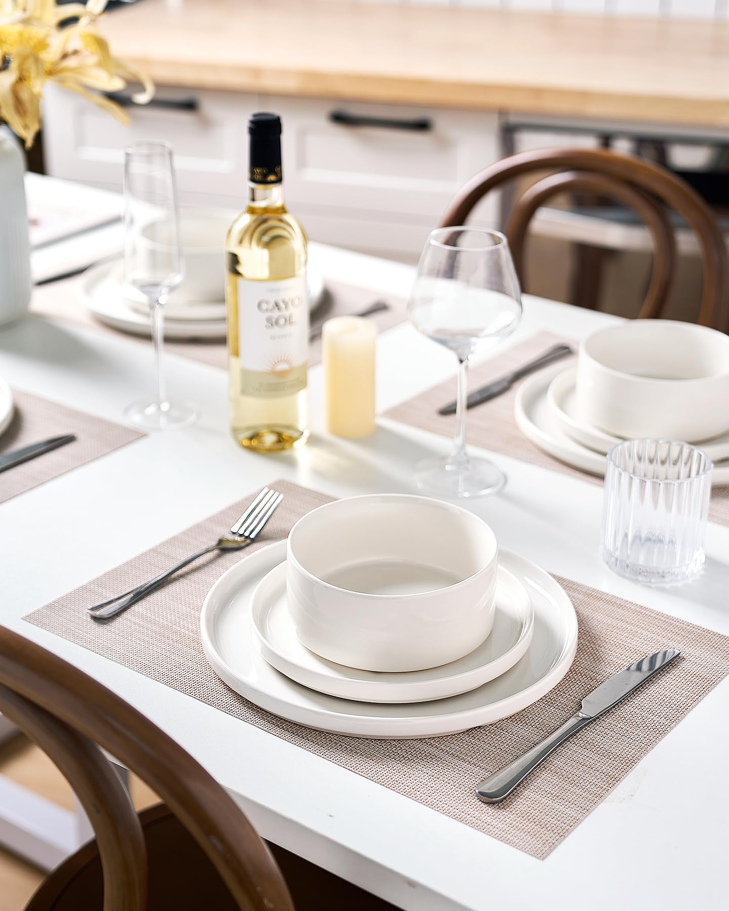 Richmount Porcelaine Service 12 pièces pour 4, assiettes et bols, blanc | Service de vaisselle, assiettes au design moderne, service de table à bord relevé, compatible micro-ondes et lave-vaisselle