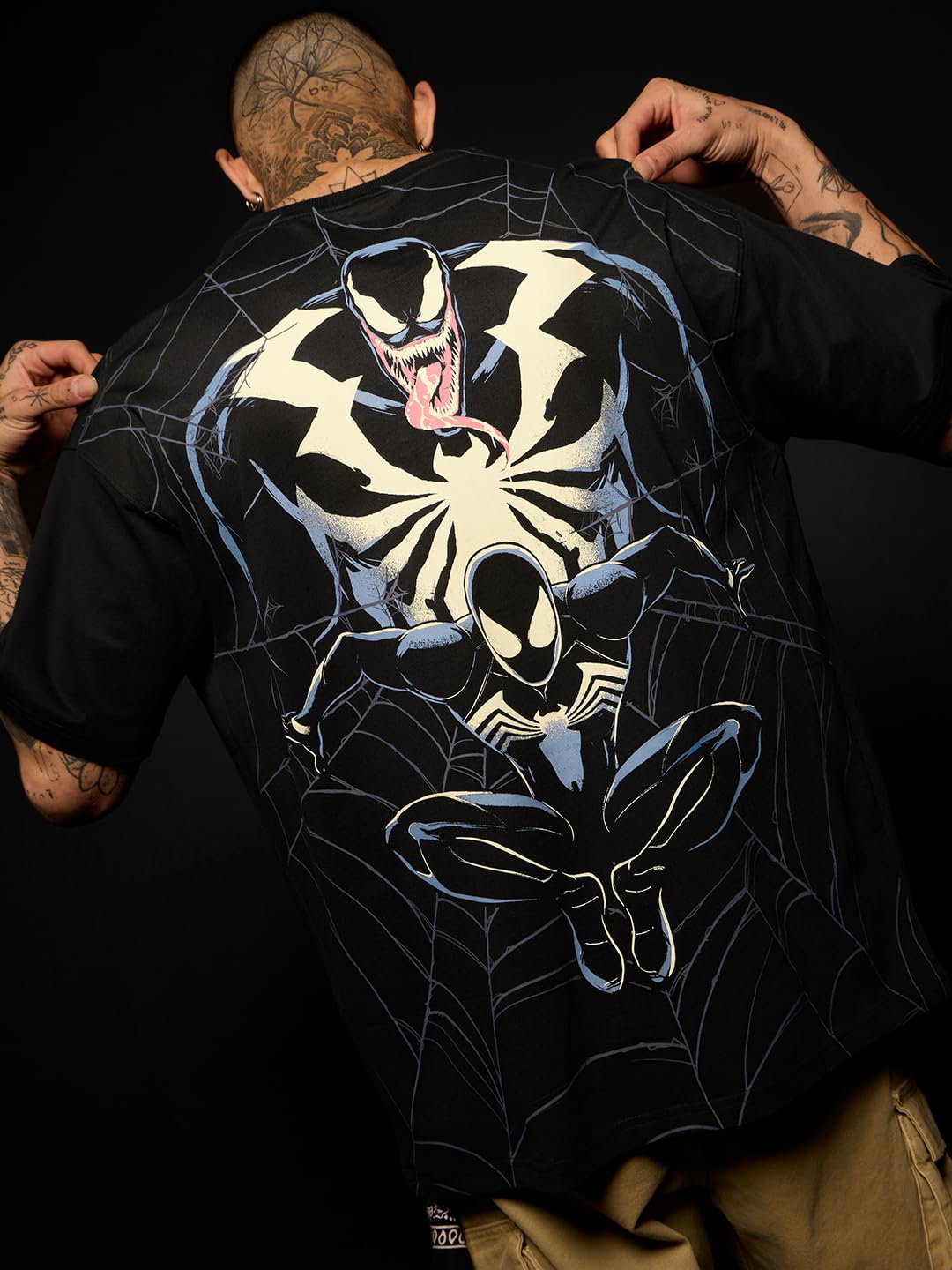 The Souled Store Marvel: Spider x Venom Mężczyźni i Chłopcy Krótki Rękaw Okrągły Dekolt Czarny Graficzny Nadruk Bawełniany Oversized T-shirt