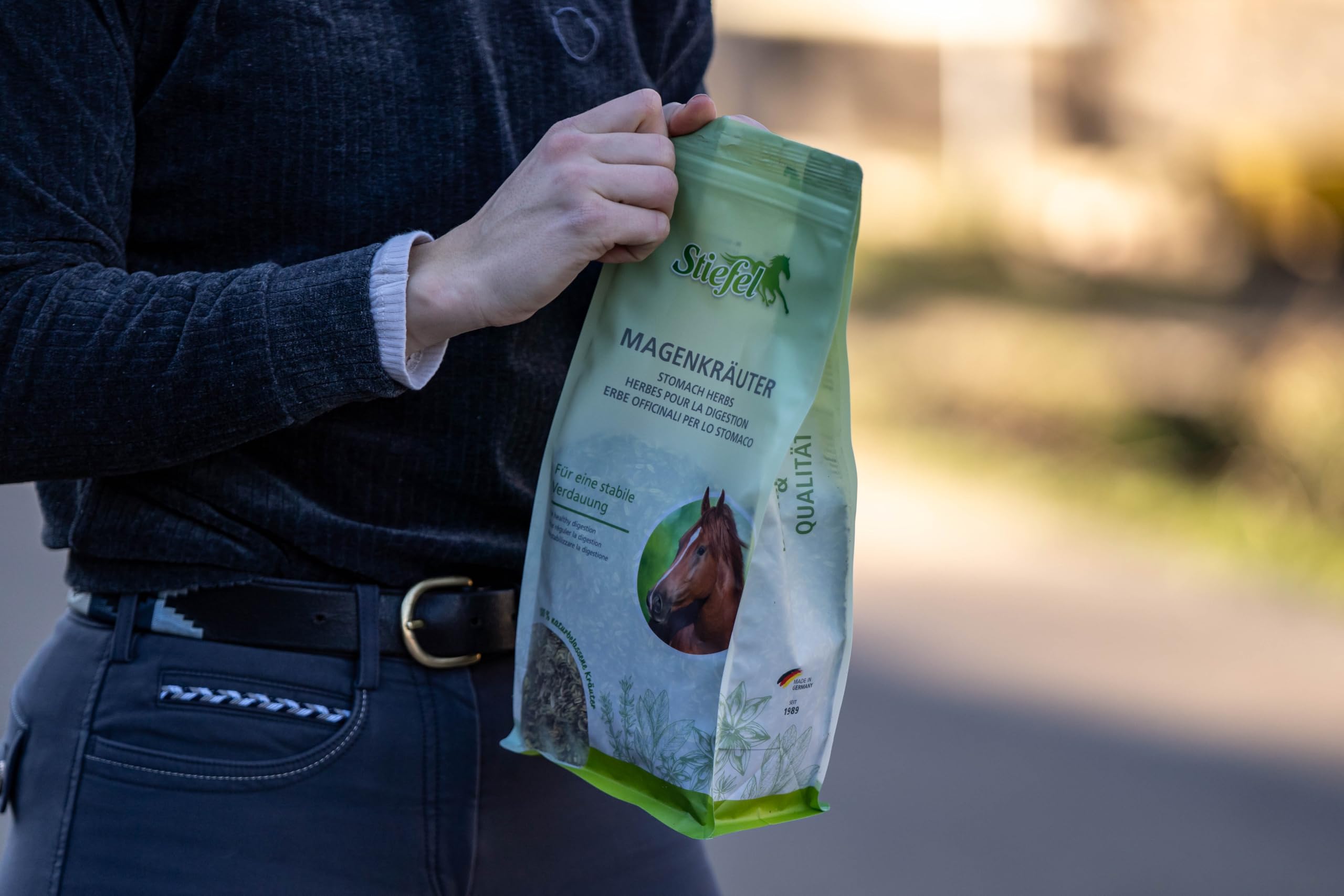 Stiefel Magenkräuter für Pferde 100% naturbelassene Kräutermischung, kann zur Unterstützung des Magens & des Verdauungssystems beitragen,1kg
