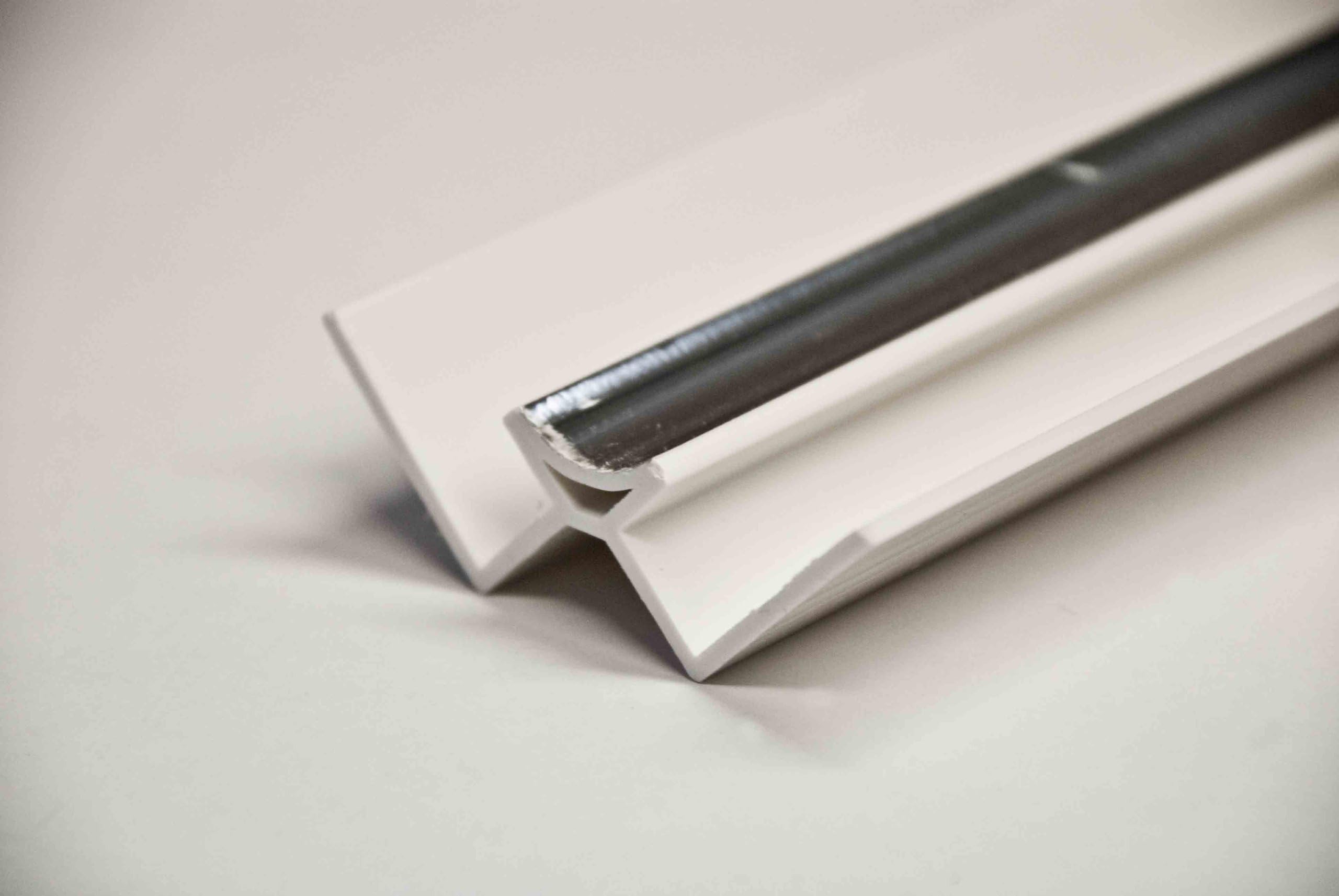 5mm WALL AND CEILNG PANELS INTERNAL CORNER TRIM IN SILVER. USED WITH WATERPROOF BATHROOM WALL PANELS FOR SHOWER ROOMS AND BATHROOMS