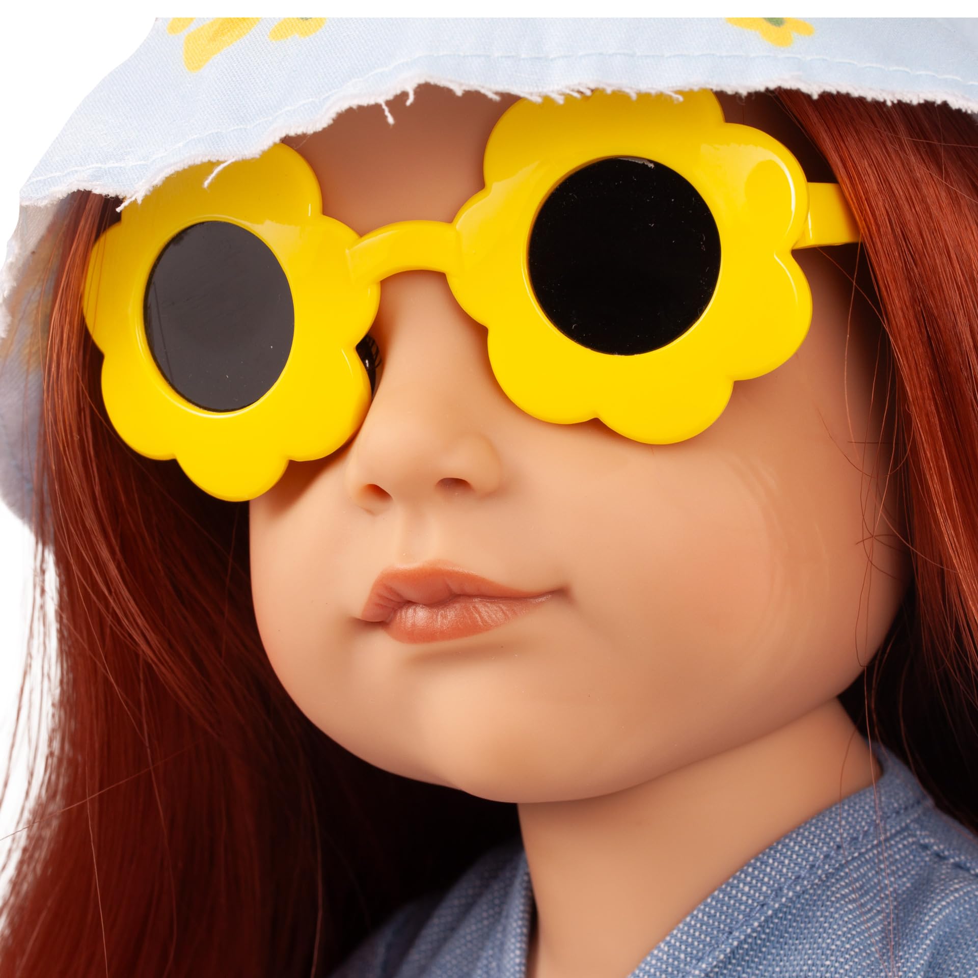 Götz 2659016 Hannah Little Duck Puppe 50 cm Stehpuppe 9-TLG | für Kinder ab 3 Jahren, rote Haare, braune Augen, blaues Wickelkleid, Sonnenbrille, Basttasche, frisierbar, Vinylhartkörper