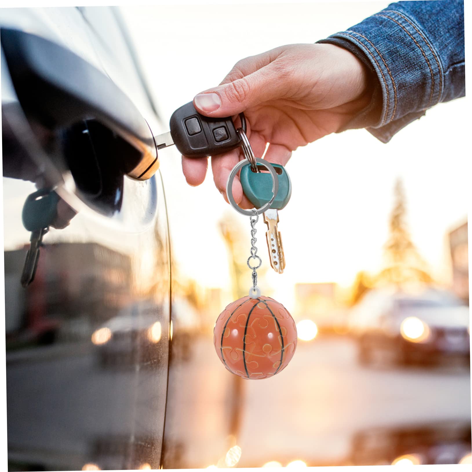 TOYANDONA 3piezas Llavero De Pelota Deportiva Creativo Colgante Para Claves De Casa y Coche Adorno Compacto y Ligero Para Mochilas Souvenir De Baloncesto y Fútbol Para Fans Deportivos