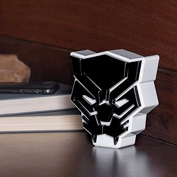 ブラックパンサー　LEDライト付きフィギュア Amazon.co.jp : Marvel ブラックパンサー LEDムードライト