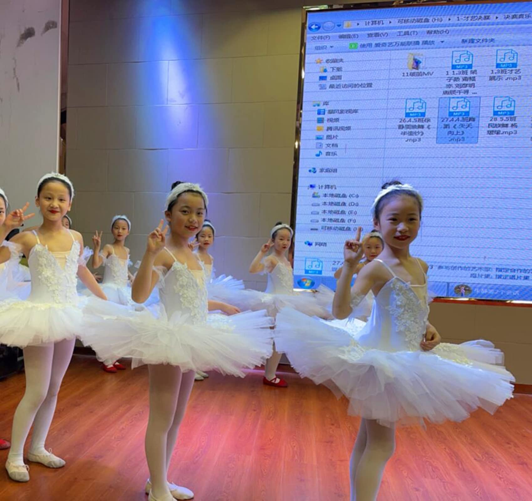 Biała Cekinowa Tutu Baletowa dla Dziewczynki Strój Sceniczny Strój Baletnicy do Tańca Jezioro Łabędzie Strój Konkursowy Strój do Ćwiczeń Tanecznych (A1331)