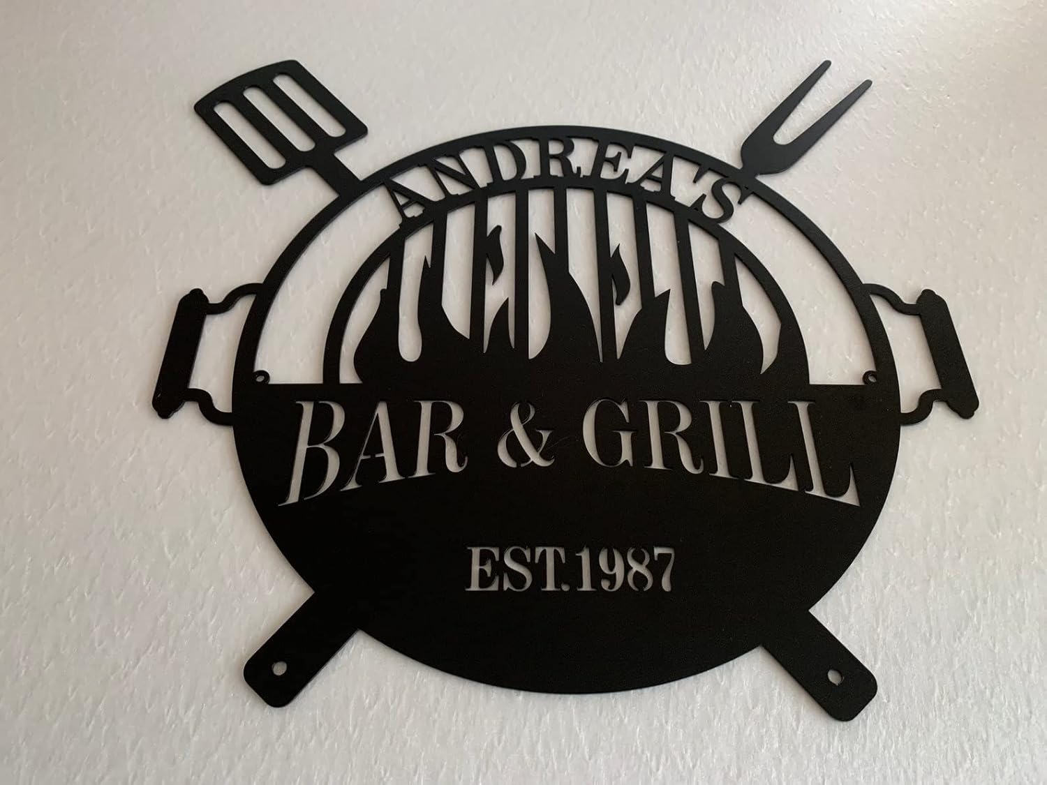 FranJohnsonHouse Personalized Bar and Grill Name Outdoor Round Sign, BBQ Grilling Custom Metal Wall Art, Man Cave Decor, Grill Father Dad's BBQ Housewarming Birthday Gift Garden Patio Decor (Design 2)