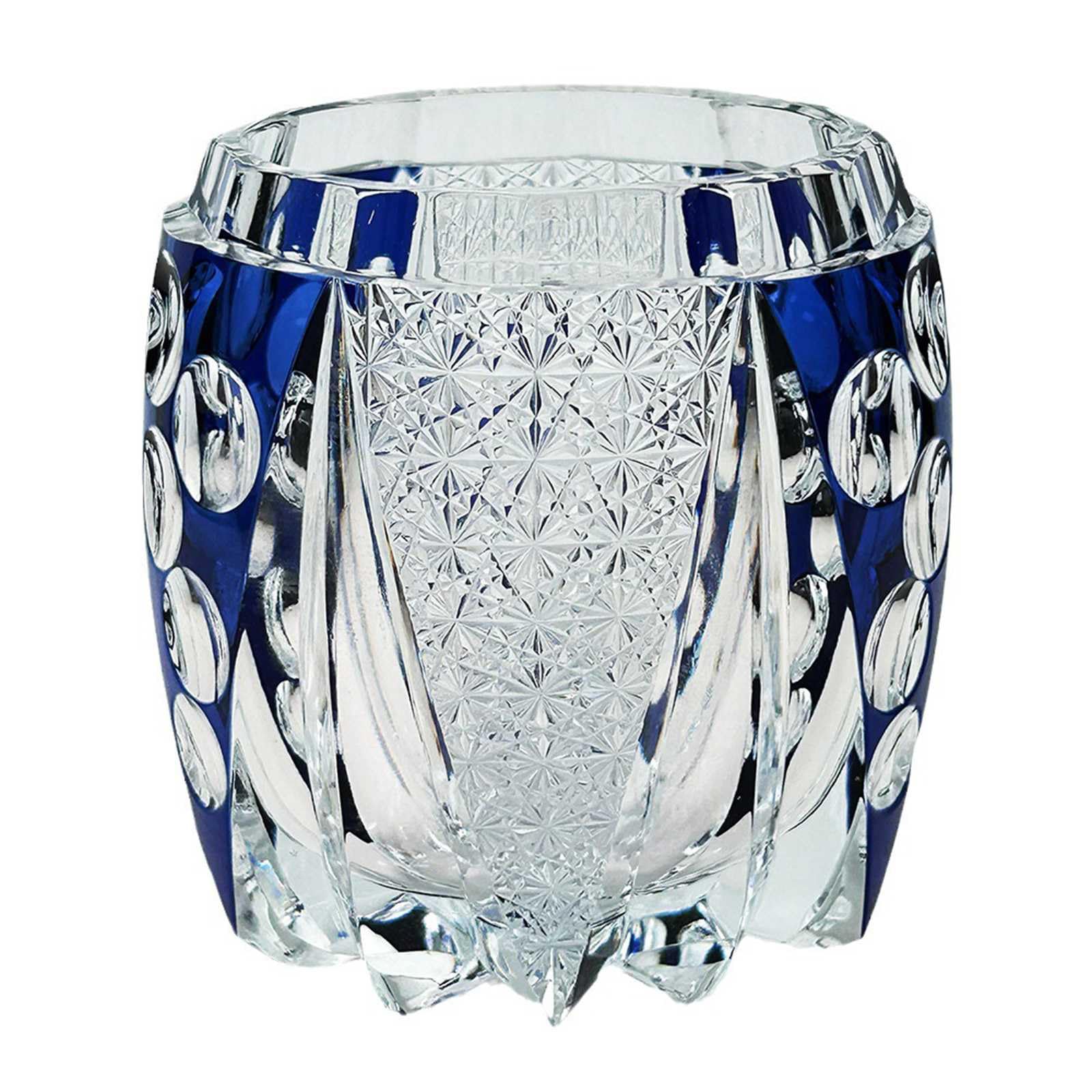 Vaso de cristal hecho a mano elegante para whisky y cócteles en barra de bar