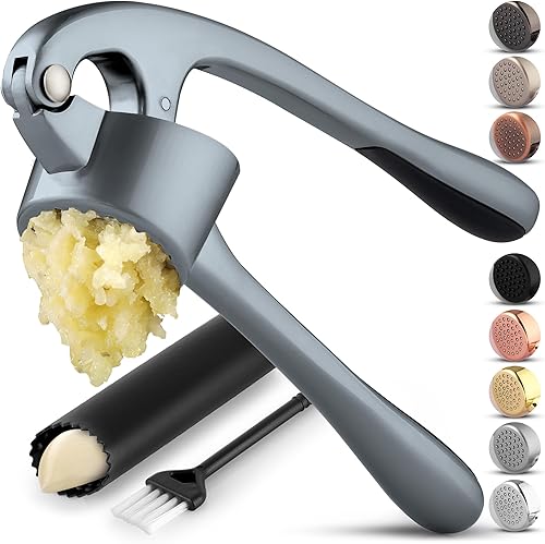 Miniatura 23 de Zulay Kitchen - Prensa de ajo prémium con mango suave y fácil de apretar, con pelador de ajo de silicona y cepillo de limpieza, de 3 piezas