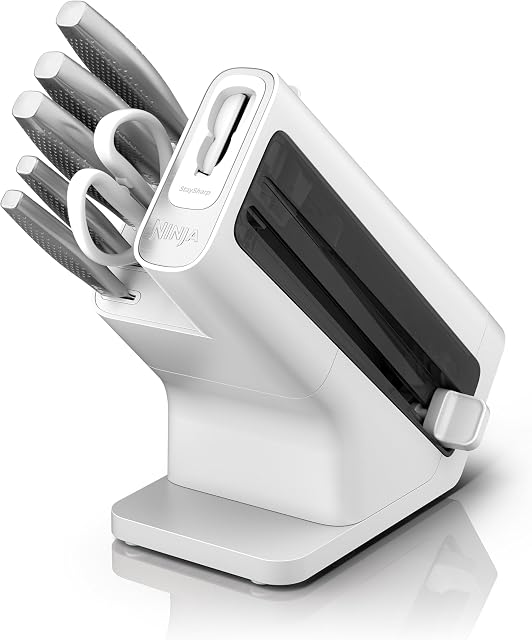 Ninja StaySharp Knife Set, Stainless Steel 6-Piece Knife Set with Integrated Sharpener, Chef Knife, Slicing Knife, Bread Knife, Utility Knife, Paring Knife and Kitchen Scissors, White, K62006EUWH